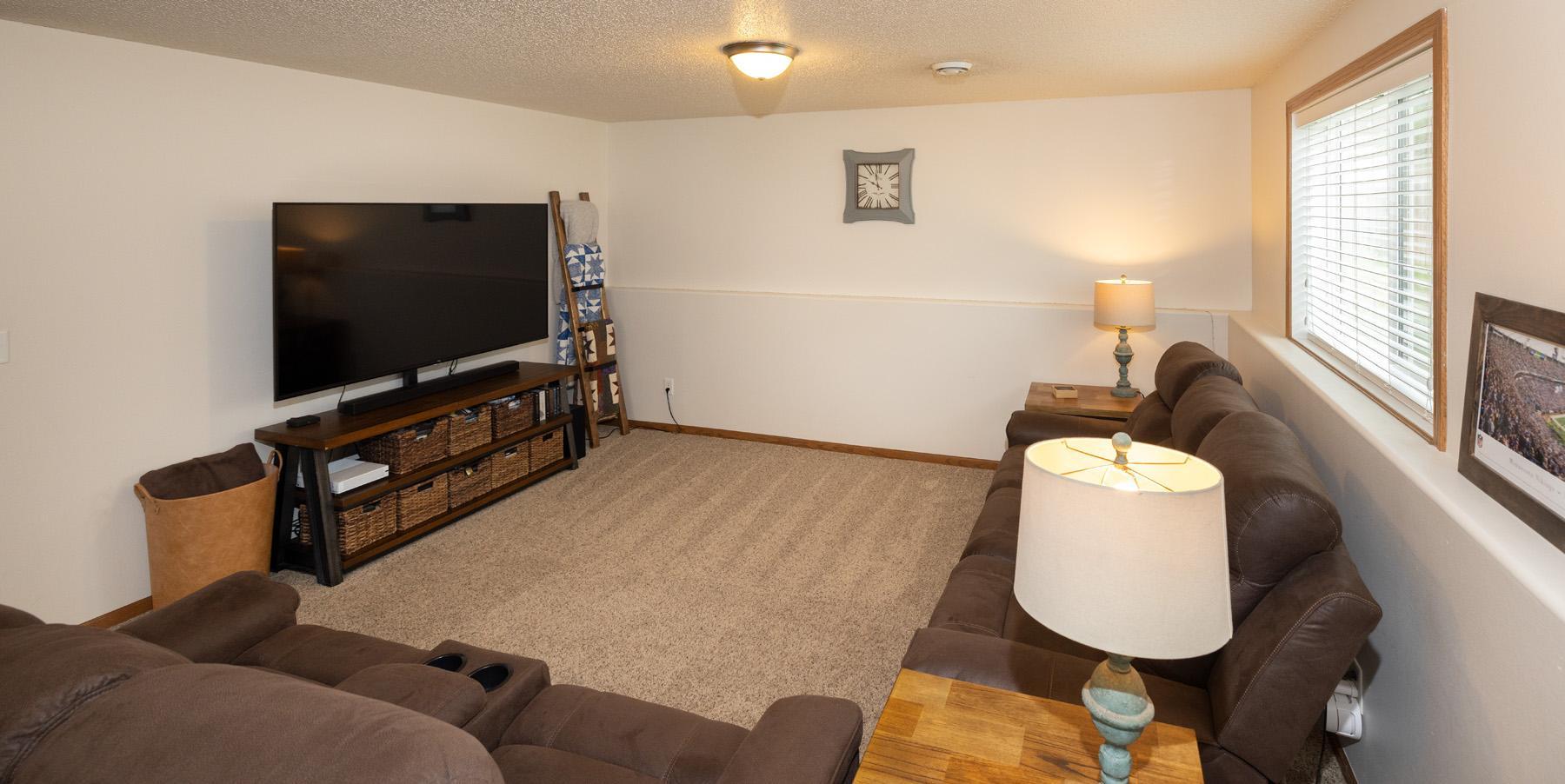 2006 single family home for sale at 1017 Westport Parkway in West Fargo, ND — 4 bed, 2 bath (photo 28 of 40)