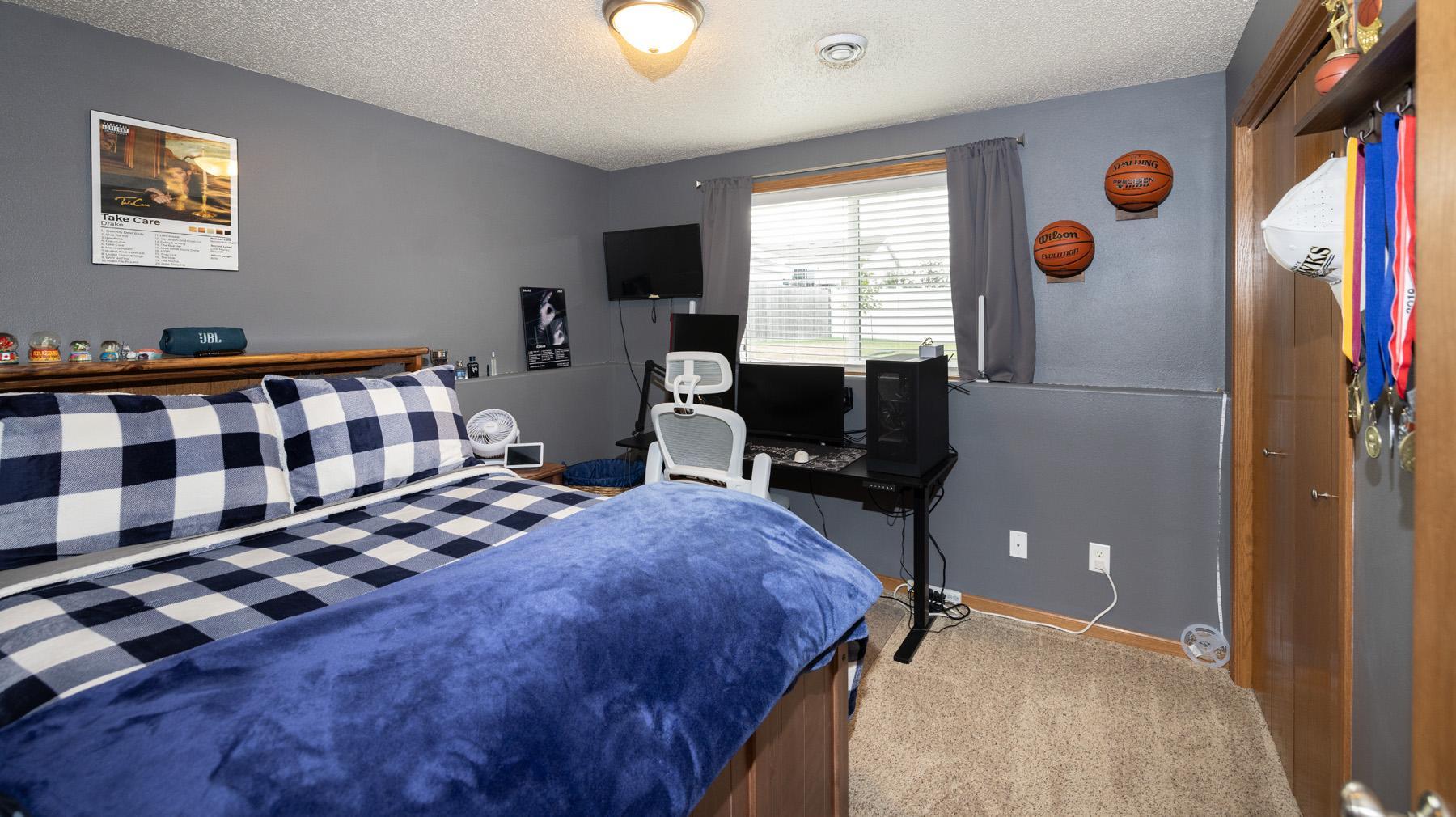 2006 single family home for sale at 1017 Westport Parkway in West Fargo, ND — 4 bed, 2 bath (photo 31 of 40)