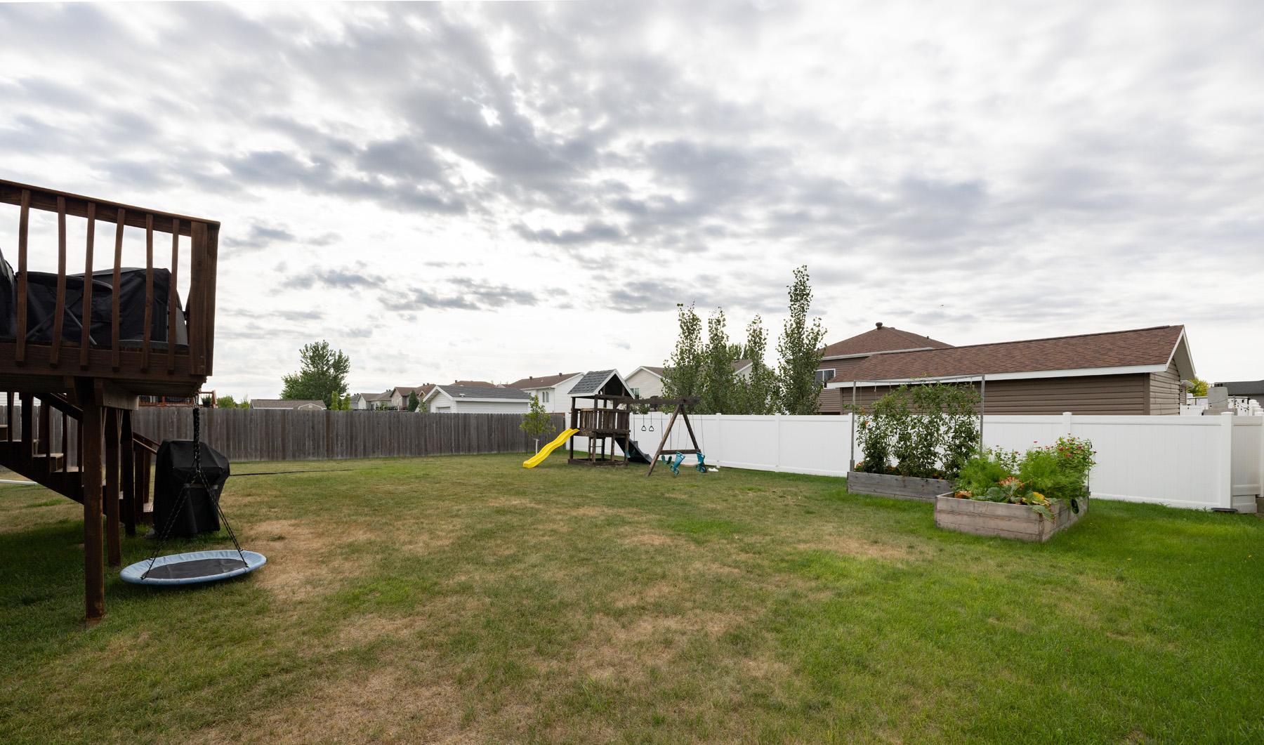 2006 single family home for sale at 1017 Westport Parkway in West Fargo, ND — 4 bed, 2 bath (photo 38 of 40)