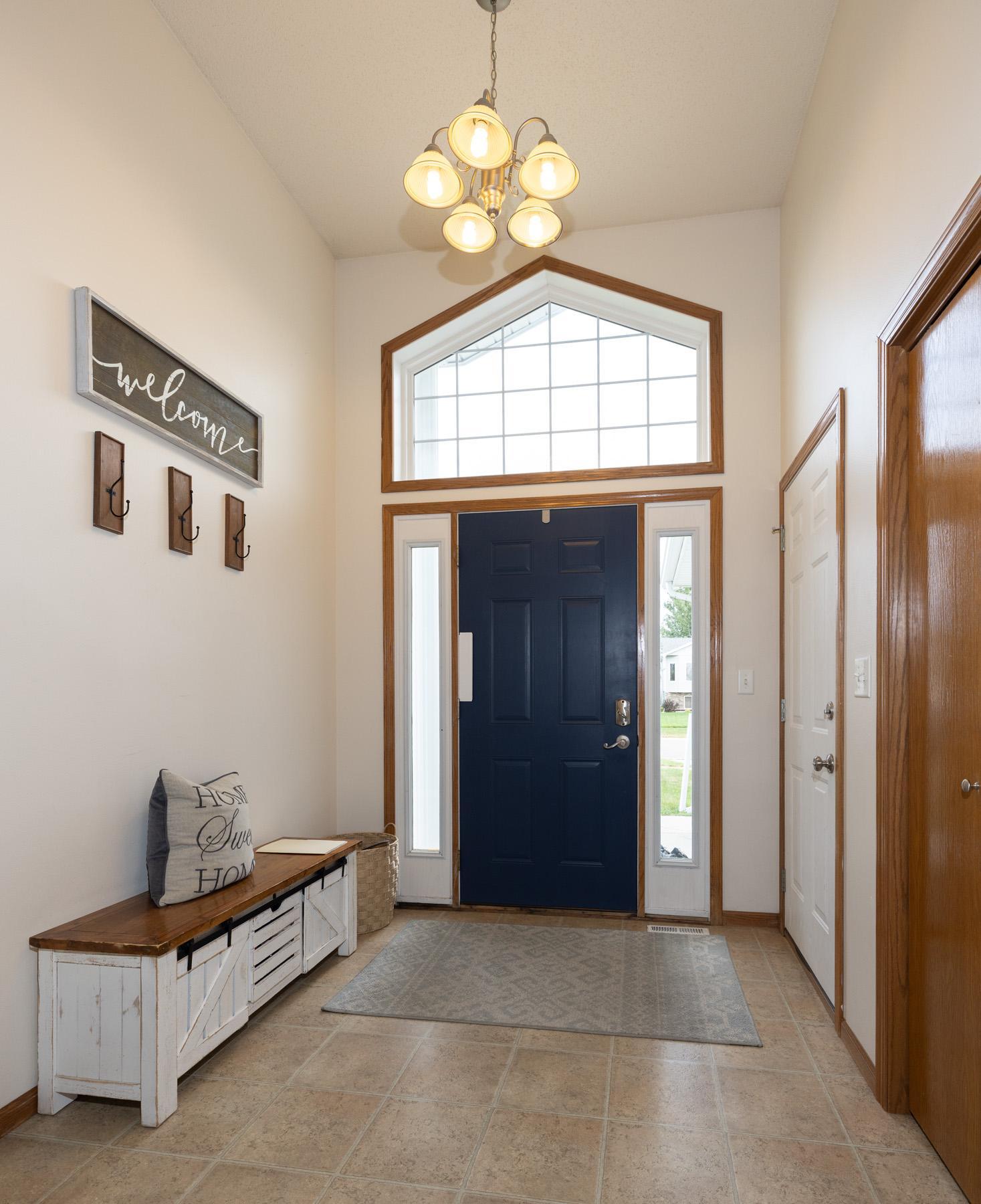 2006 single family home for sale at 1017 Westport Parkway in West Fargo, ND — 4 bed, 2 bath (photo 6 of 40)