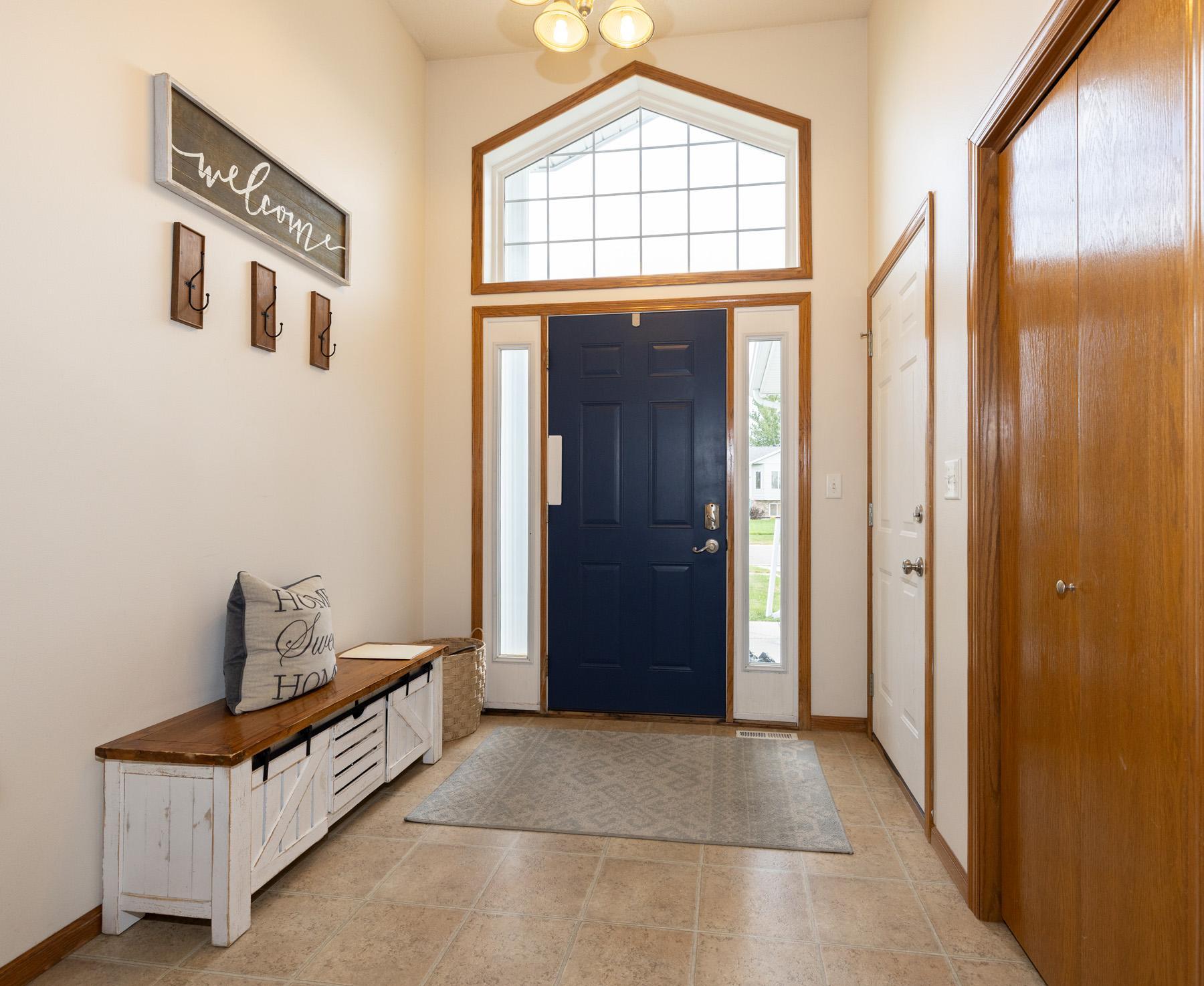 2006 single family home for sale at 1017 Westport Parkway in West Fargo, ND — 4 bed, 2 bath (photo 7 of 40)