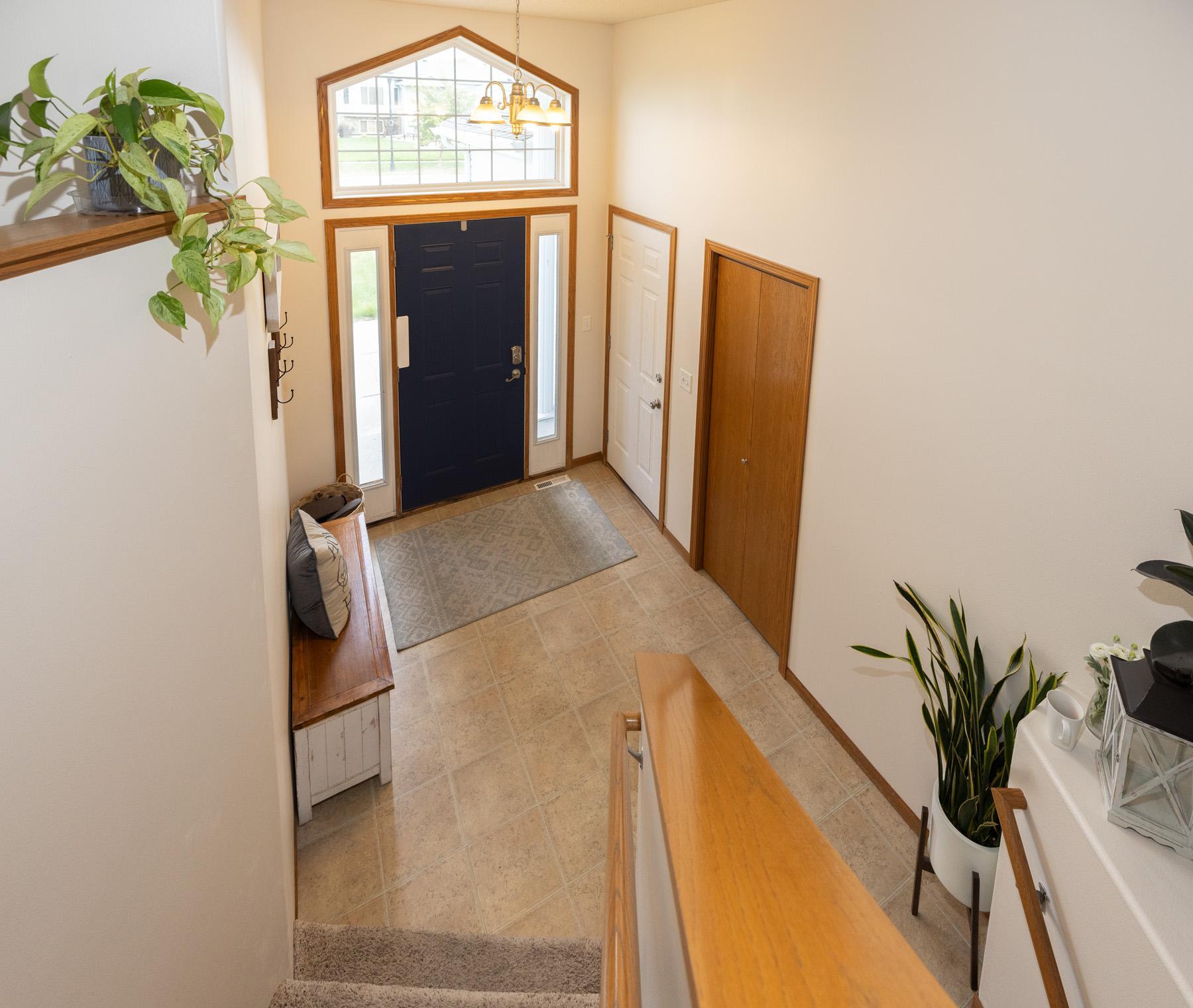 2006 single family home for sale at 1017 Westport Parkway in West Fargo, ND — 4 bed, 2 bath (photo 8 of 40)