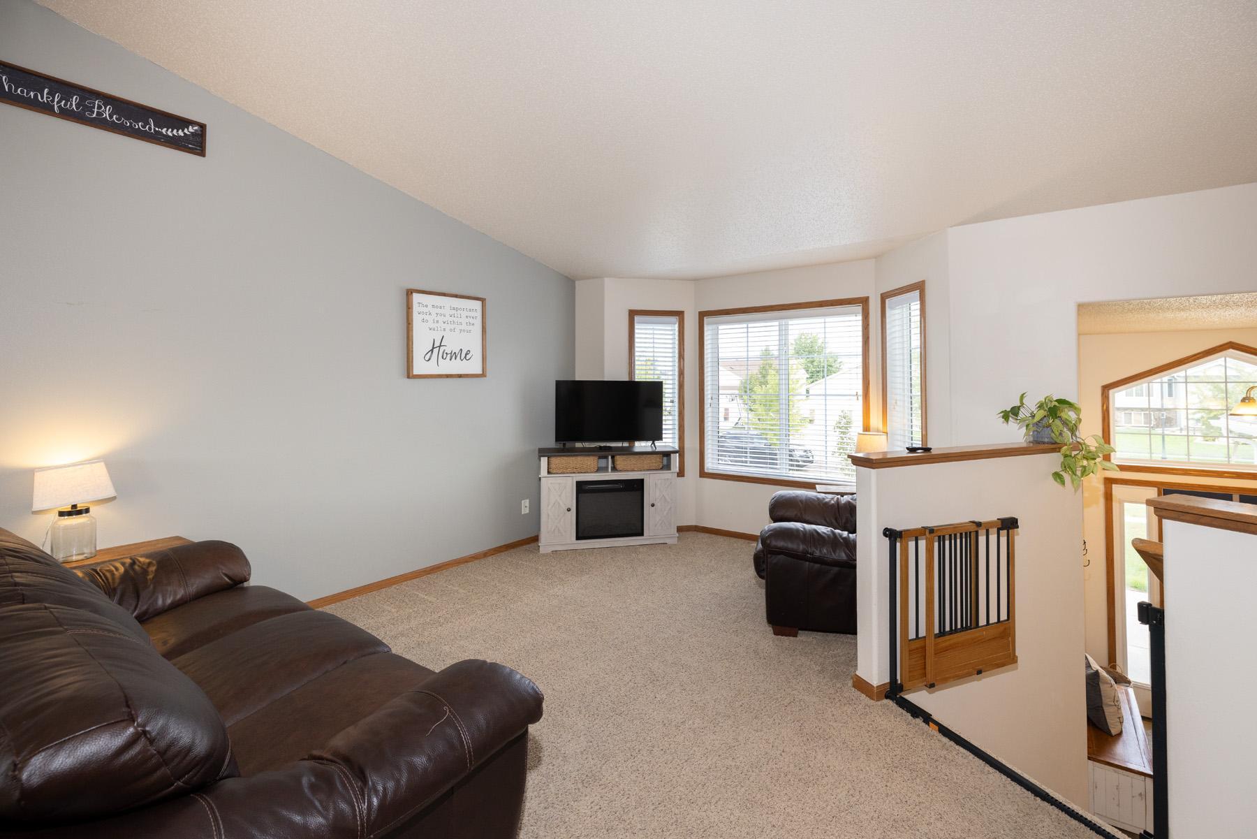 2006 single family home for sale at 1017 Westport Parkway in West Fargo, ND — 4 bed, 2 bath (photo 10 of 40)