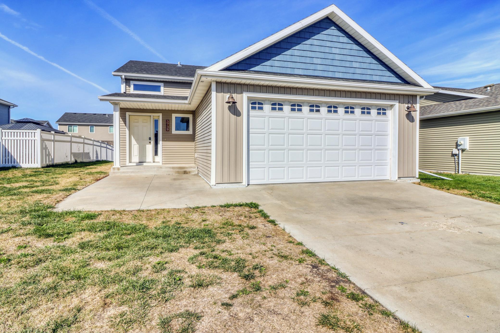 2015 single family home for sale at 5739 61st Street S in Fargo, ND — 3 bed, 2 bath (photo 2 of 44)