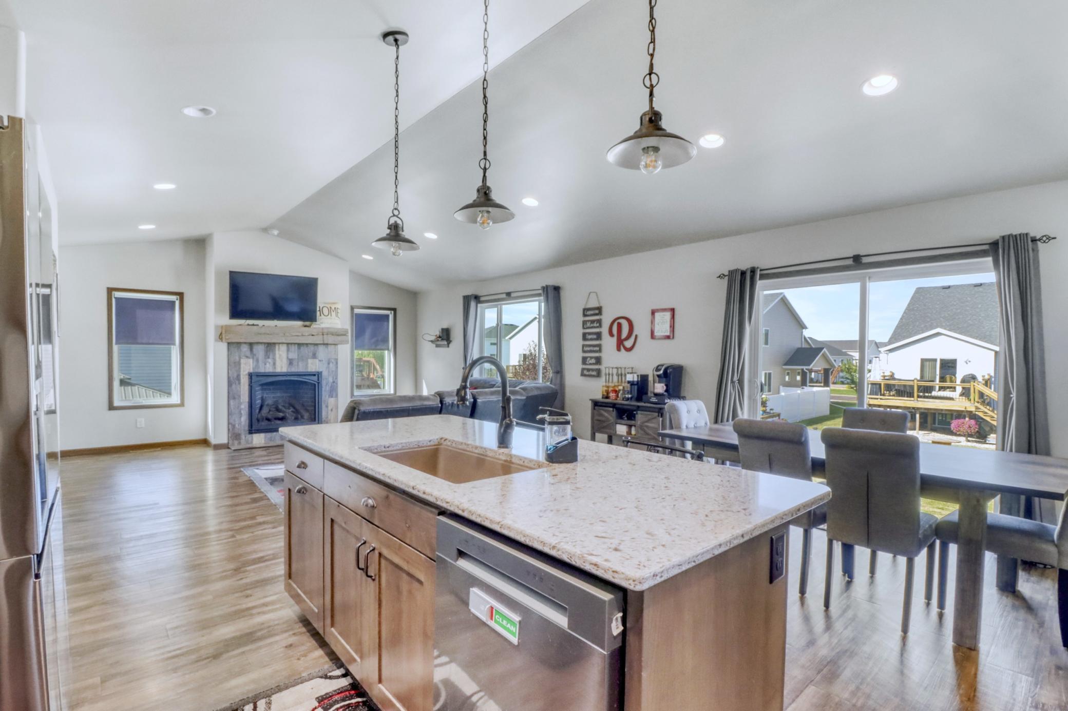 2015 single family home for sale at 5739 61st Street S in Fargo, ND — 3 bed, 2 bath (photo 18 of 44)