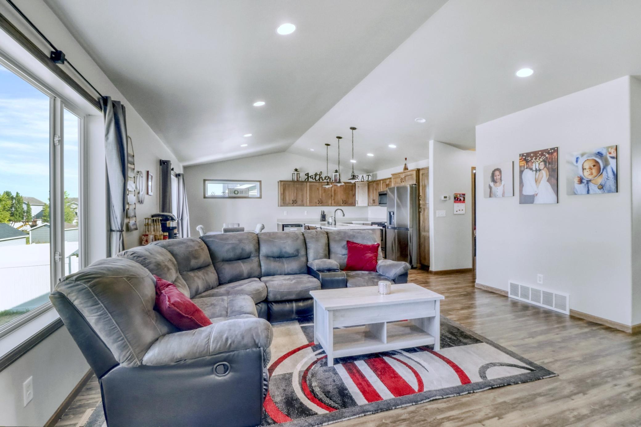 2015 single family home for sale at 5739 61st Street S in Fargo, ND — 3 bed, 2 bath (photo 9 of 44)