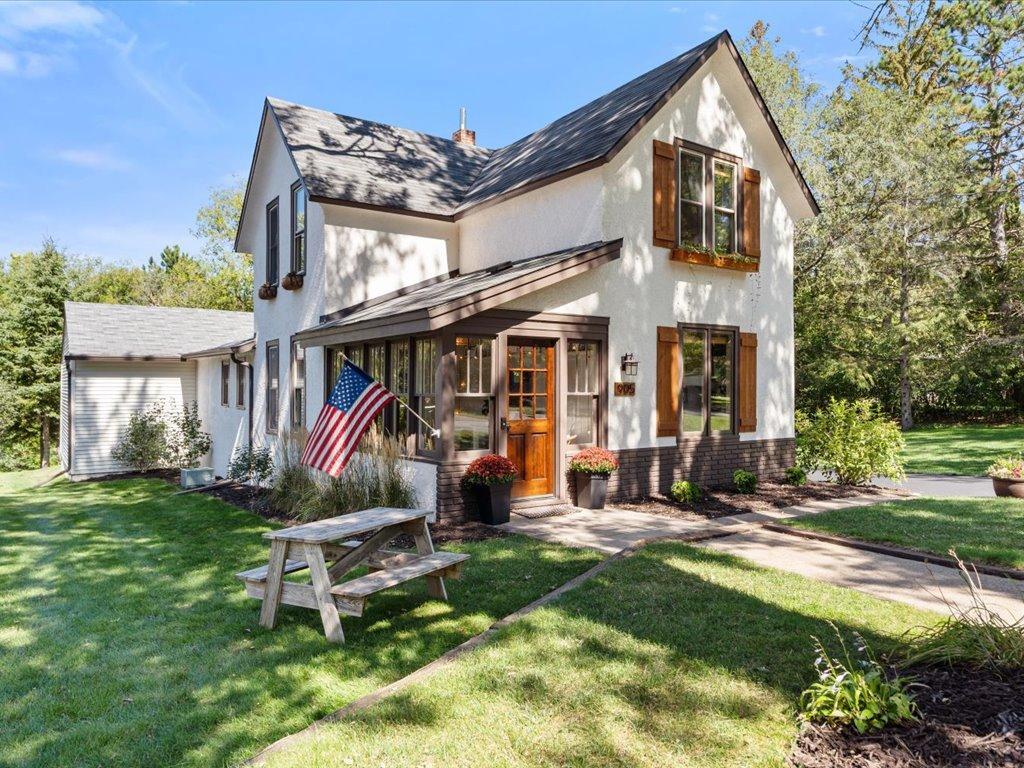 1910 single family home for sale at 905 Bluff Avenue in Brainerd, MN — 3 bed, 2 bath (photo 2 of 60)