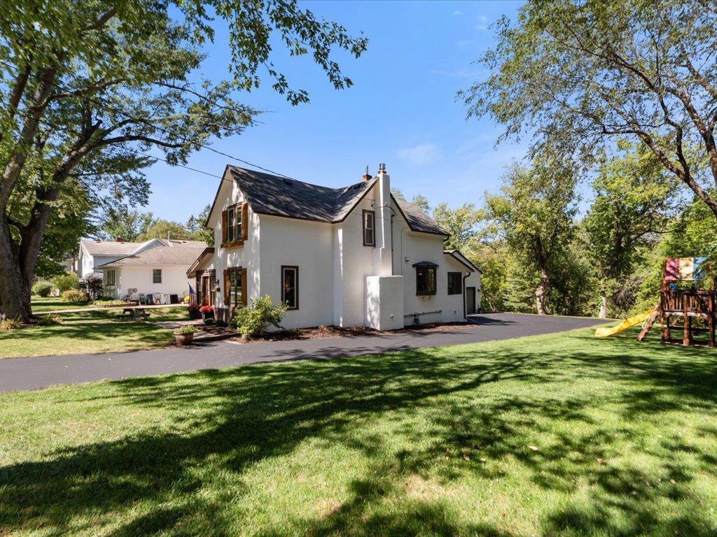 1910 single family home for sale at 905 Bluff Avenue in Brainerd, MN — 3 bed, 2 bath (photo 33 of 60)