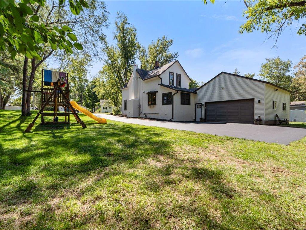 1910 single family home for sale at 905 Bluff Avenue in Brainerd, MN — 3 bed, 2 bath (photo 34 of 60)