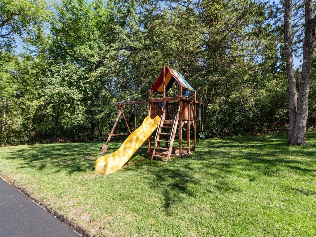 1910 single family home for sale at 905 Bluff Avenue in Brainerd, MN — 3 bed, 2 bath (photo 37 of 60)
