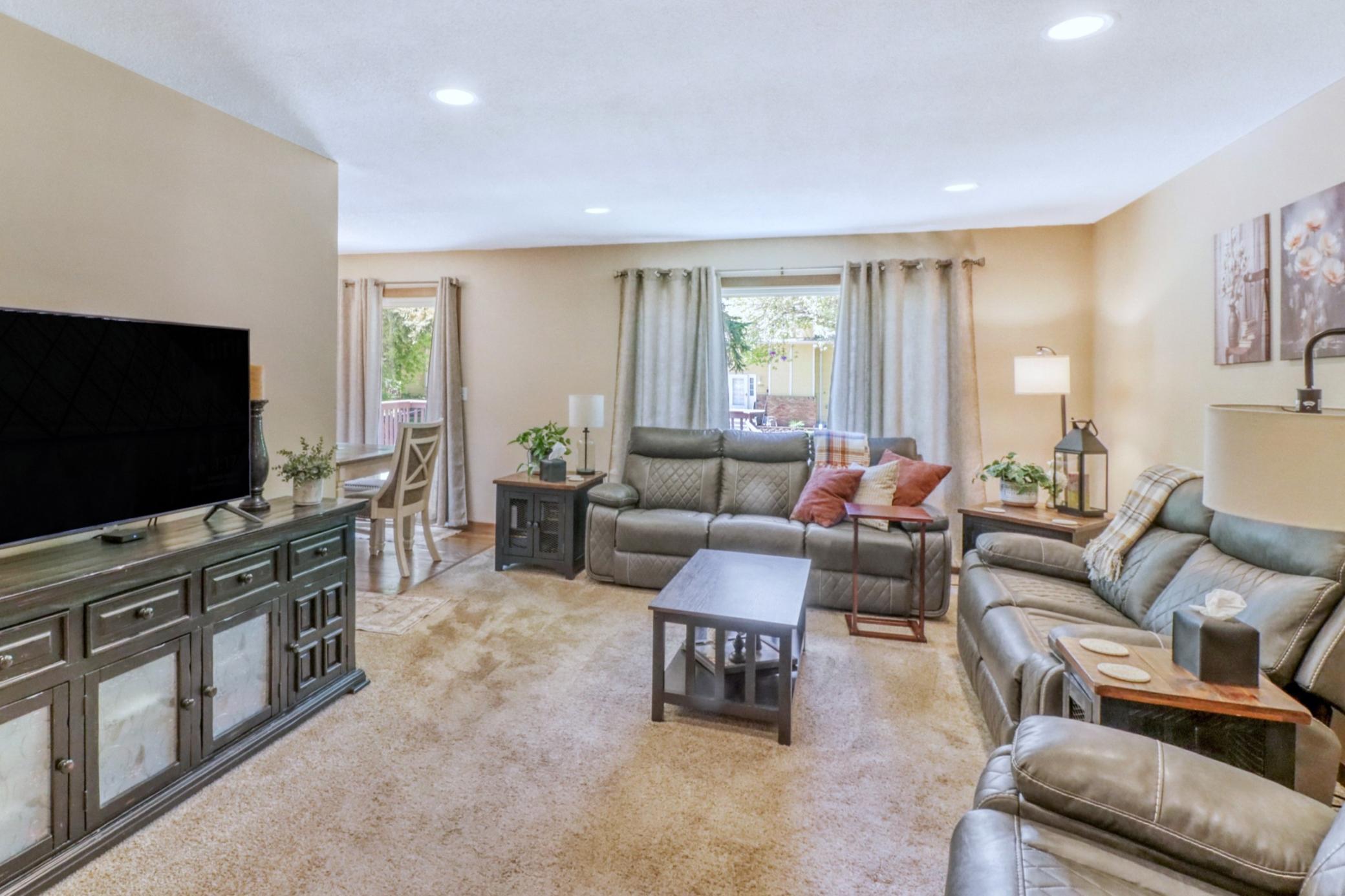 1975 single family home for sale at 409 Oakway in Moorhead, MN — 4 bed, 2 bath (photo 11 of 50)