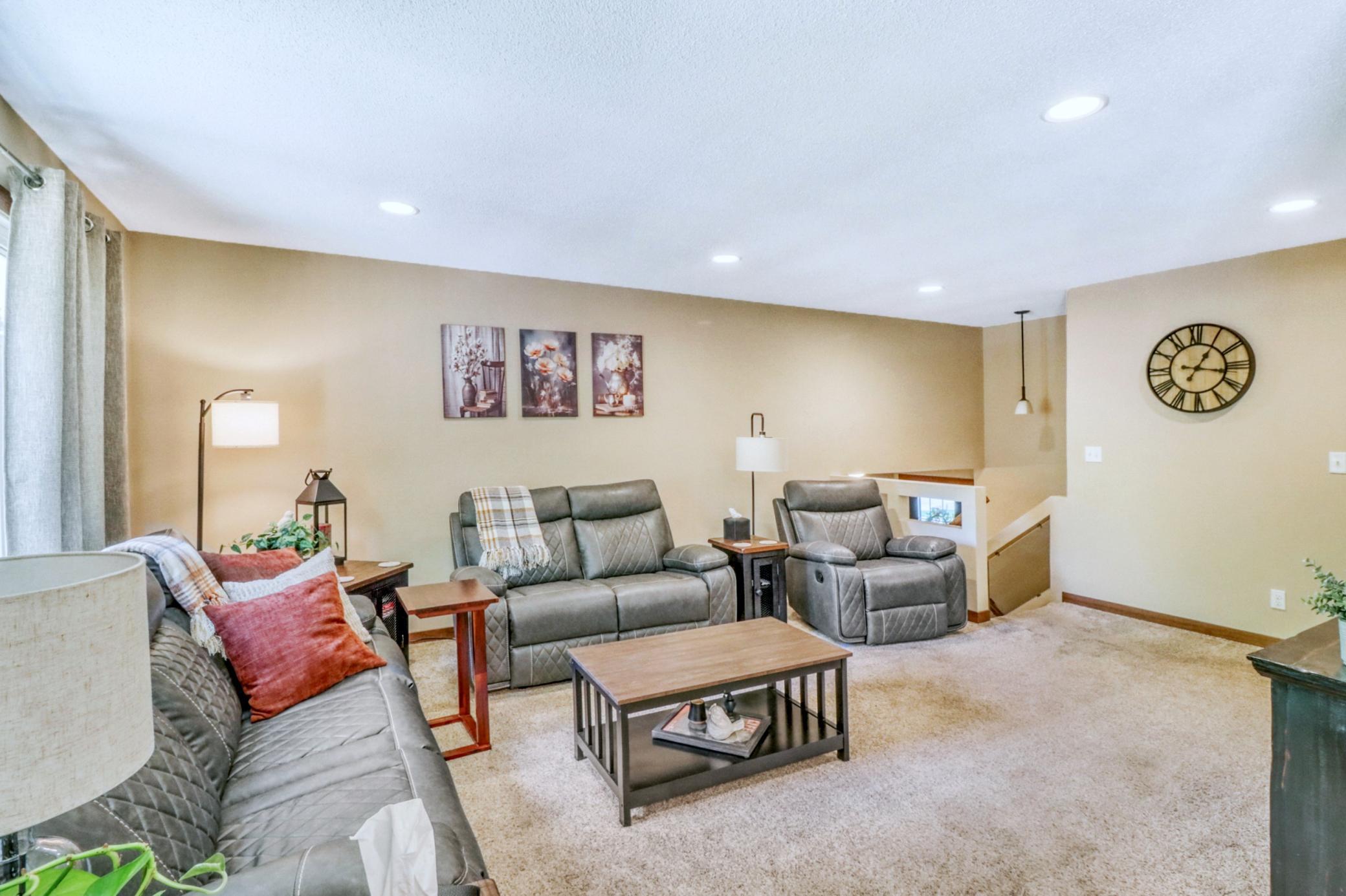 1975 single family home for sale at 409 Oakway in Moorhead, MN — 4 bed, 2 bath (photo 12 of 50)
