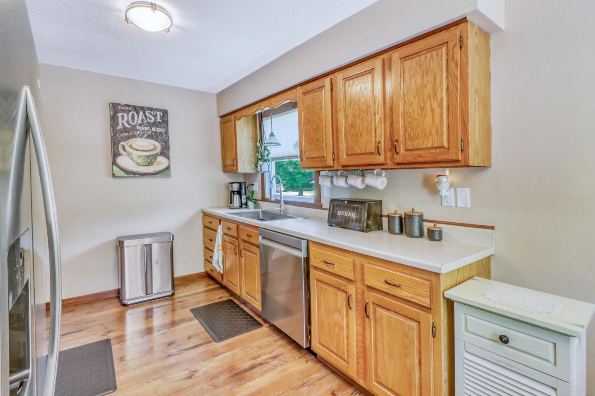 1975 single family home for sale at 409 Oakway in Moorhead, MN — 4 bed, 2 bath (photo 13 of 50)