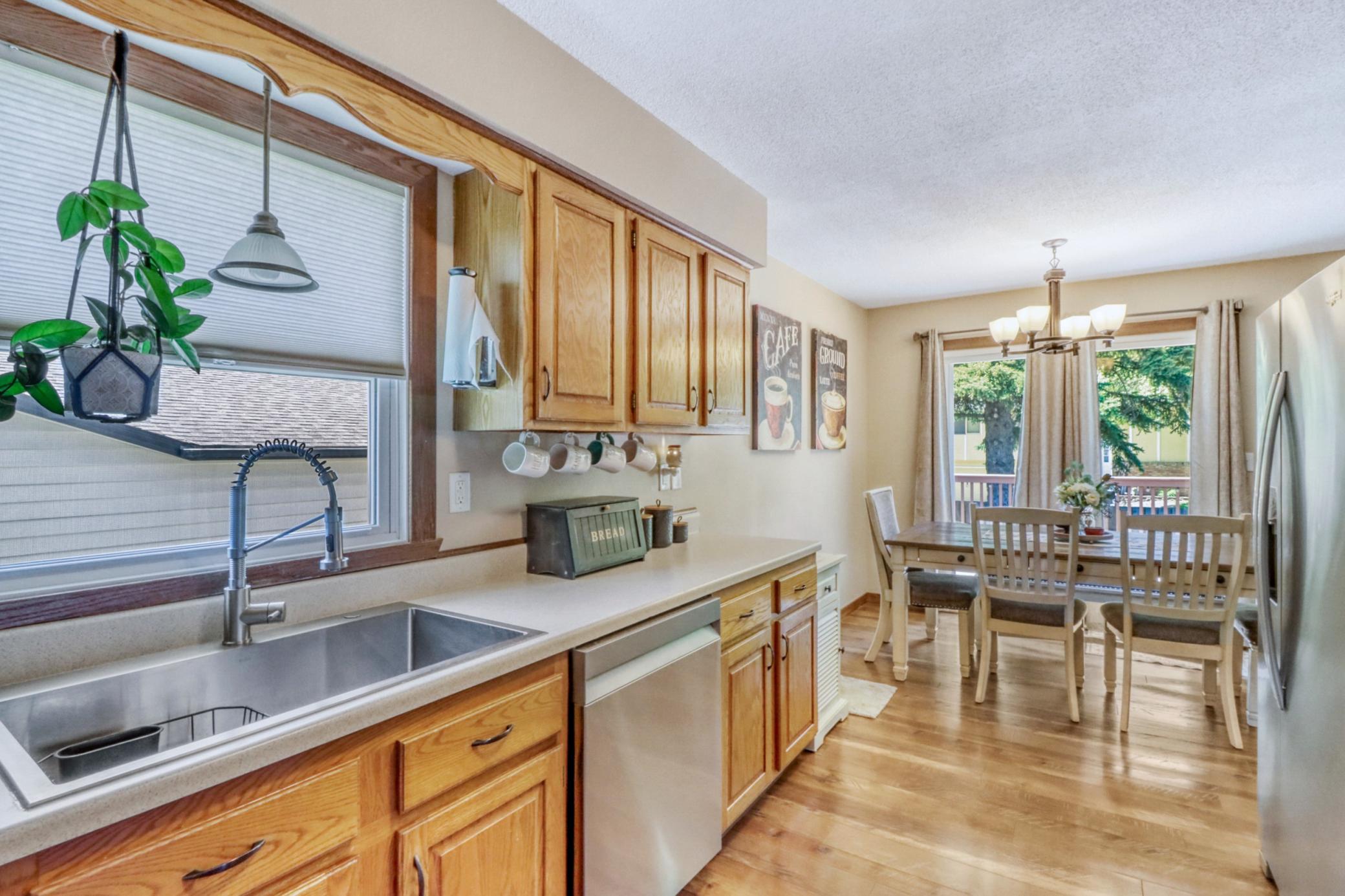 1975 single family home for sale at 409 Oakway in Moorhead, MN — 4 bed, 2 bath (photo 16 of 50)