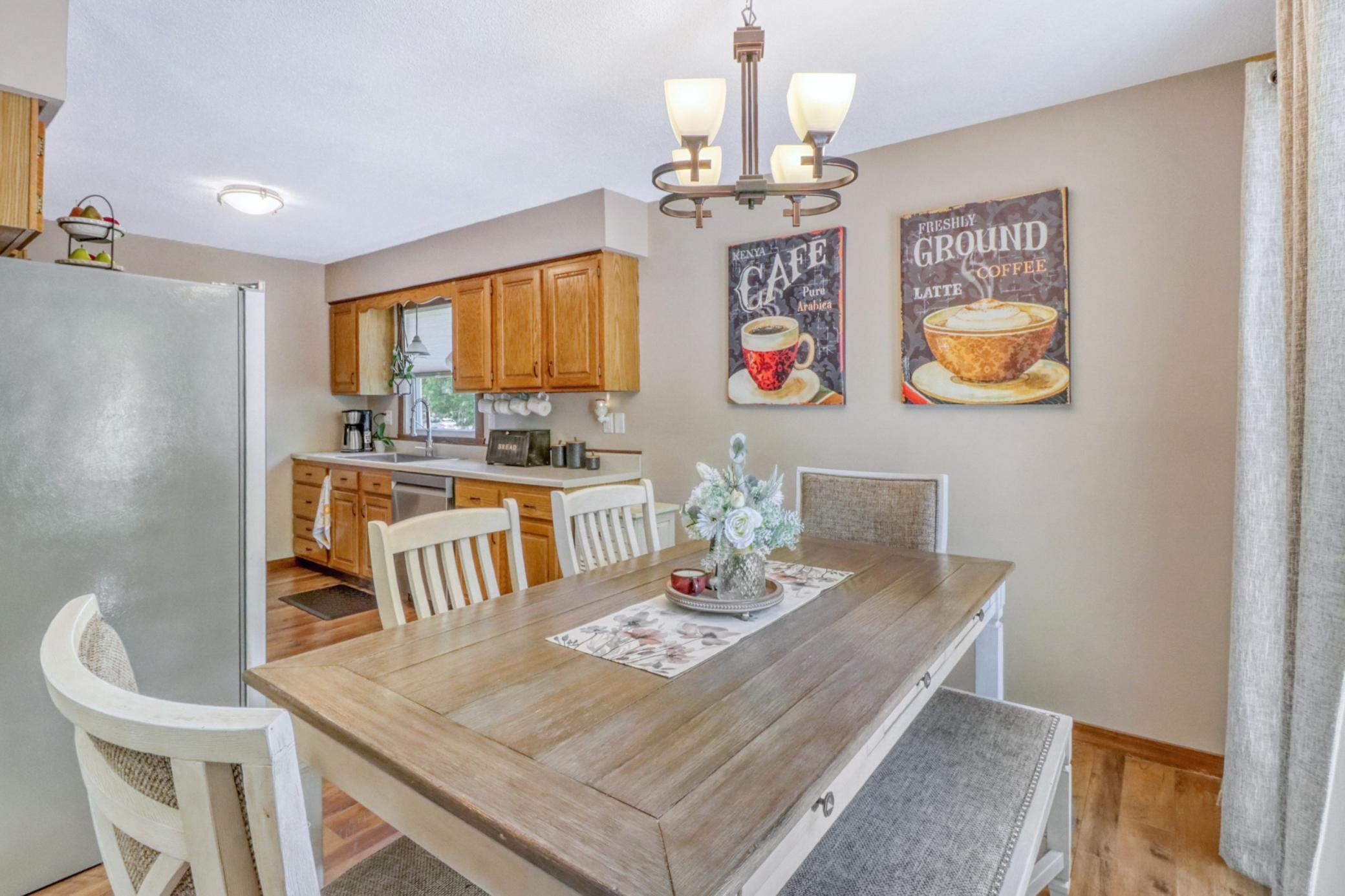 1975 single family home for sale at 409 Oakway in Moorhead, MN — 4 bed, 2 bath (photo 19 of 50)