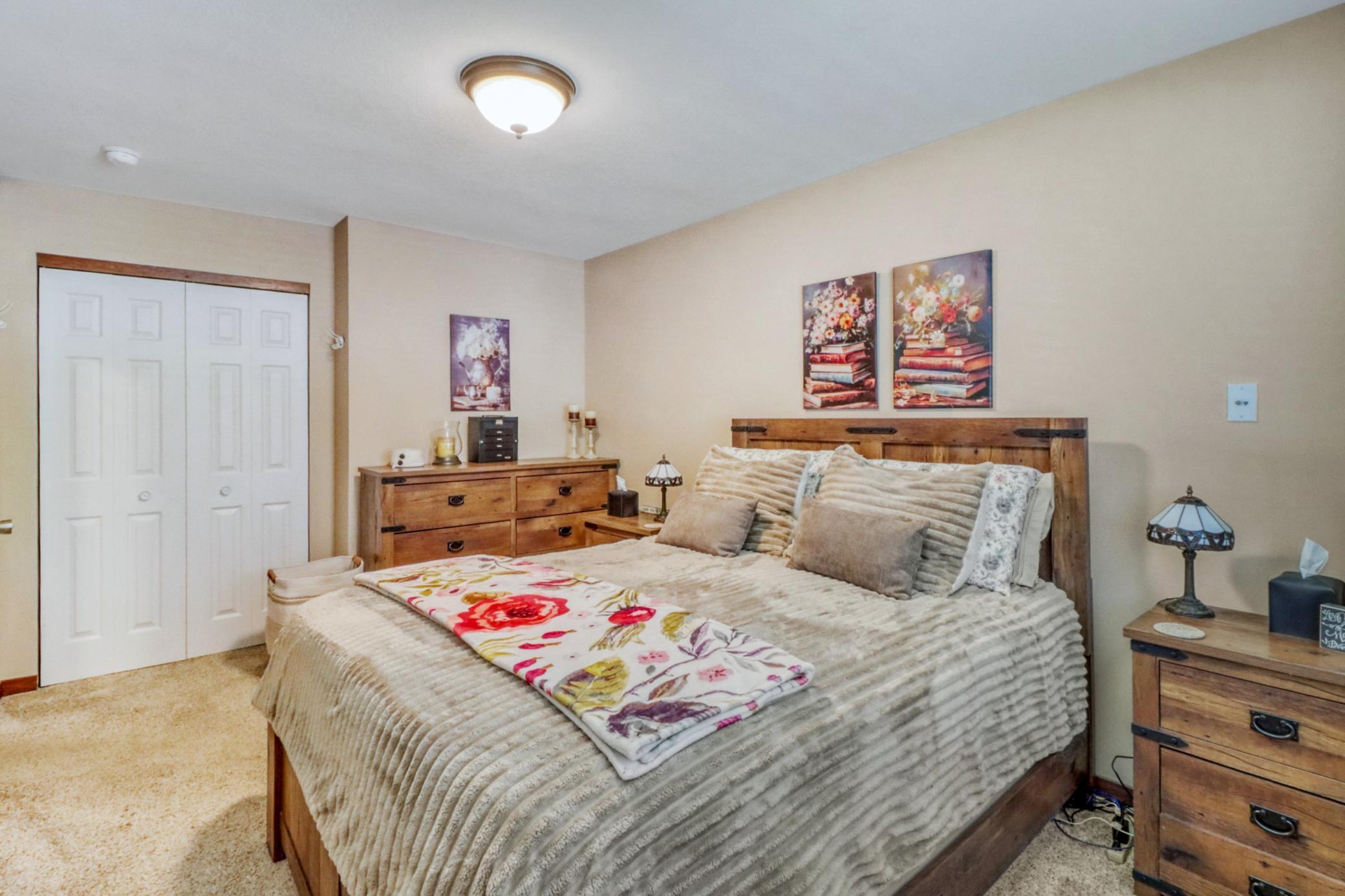 1975 single family home for sale at 409 Oakway in Moorhead, MN — 4 bed, 2 bath (photo 22 of 50)