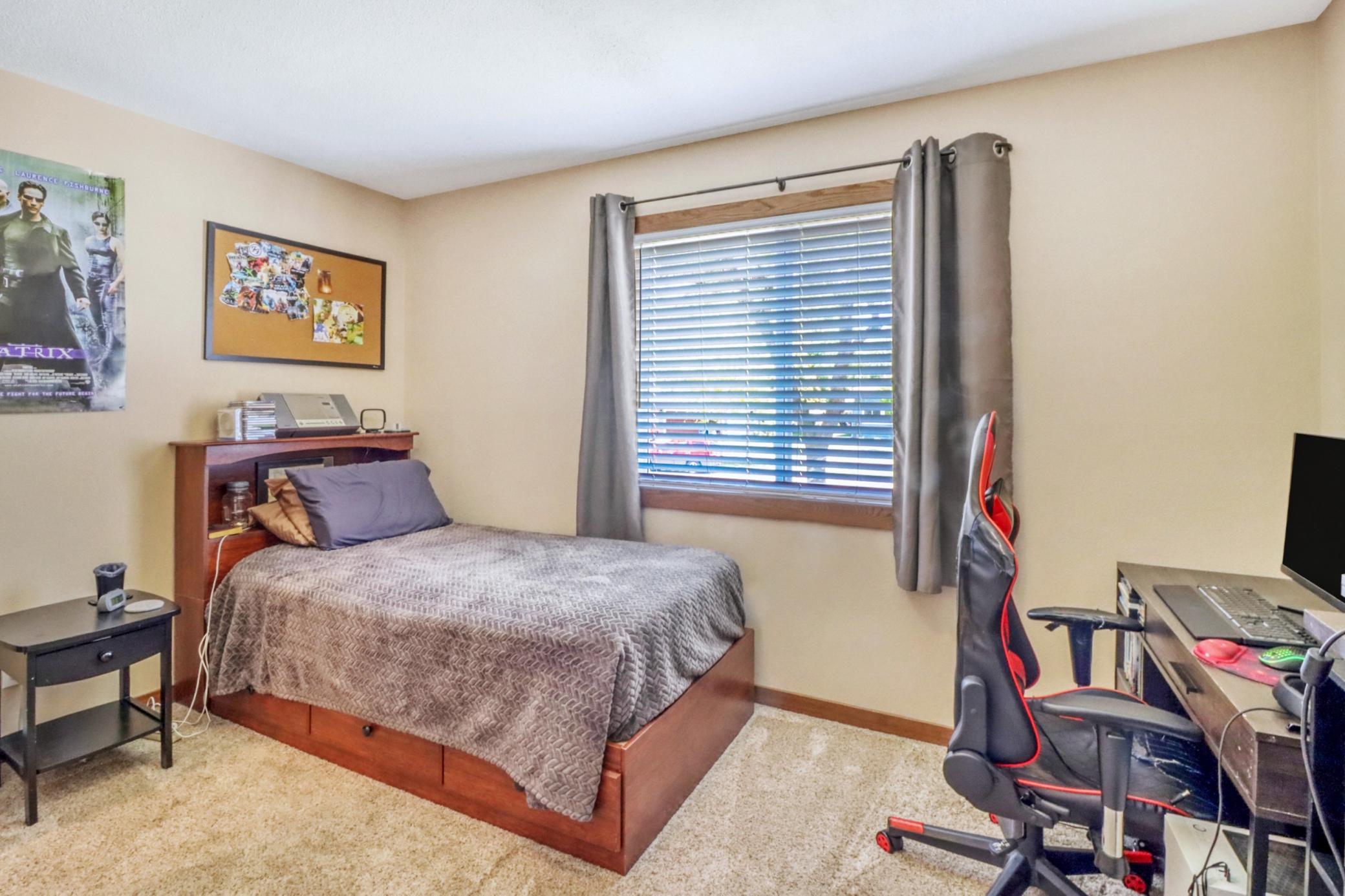 1975 single family home for sale at 409 Oakway in Moorhead, MN — 4 bed, 2 bath (photo 25 of 50)