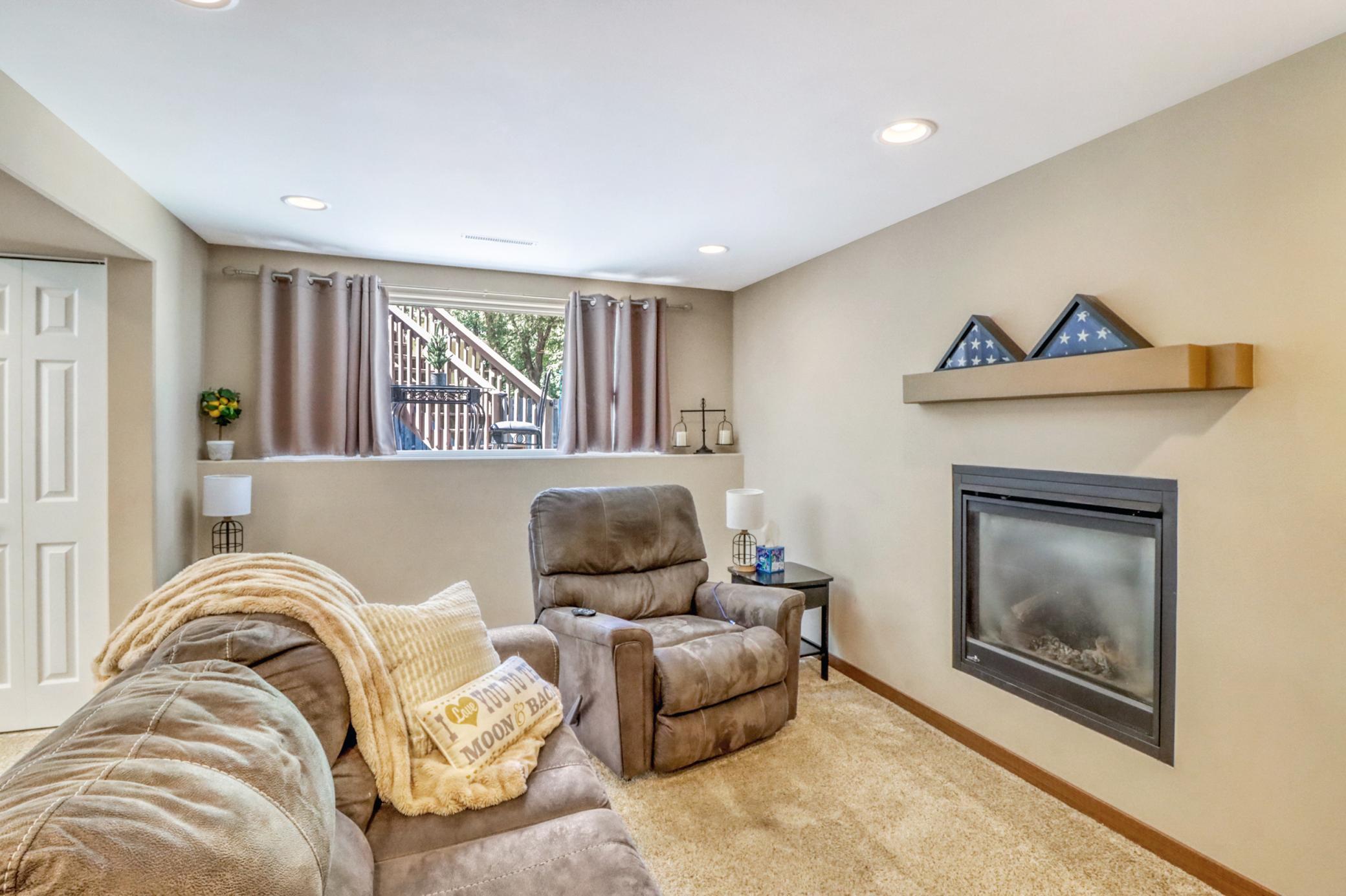 1975 single family home for sale at 409 Oakway in Moorhead, MN — 4 bed, 2 bath (photo 28 of 50)