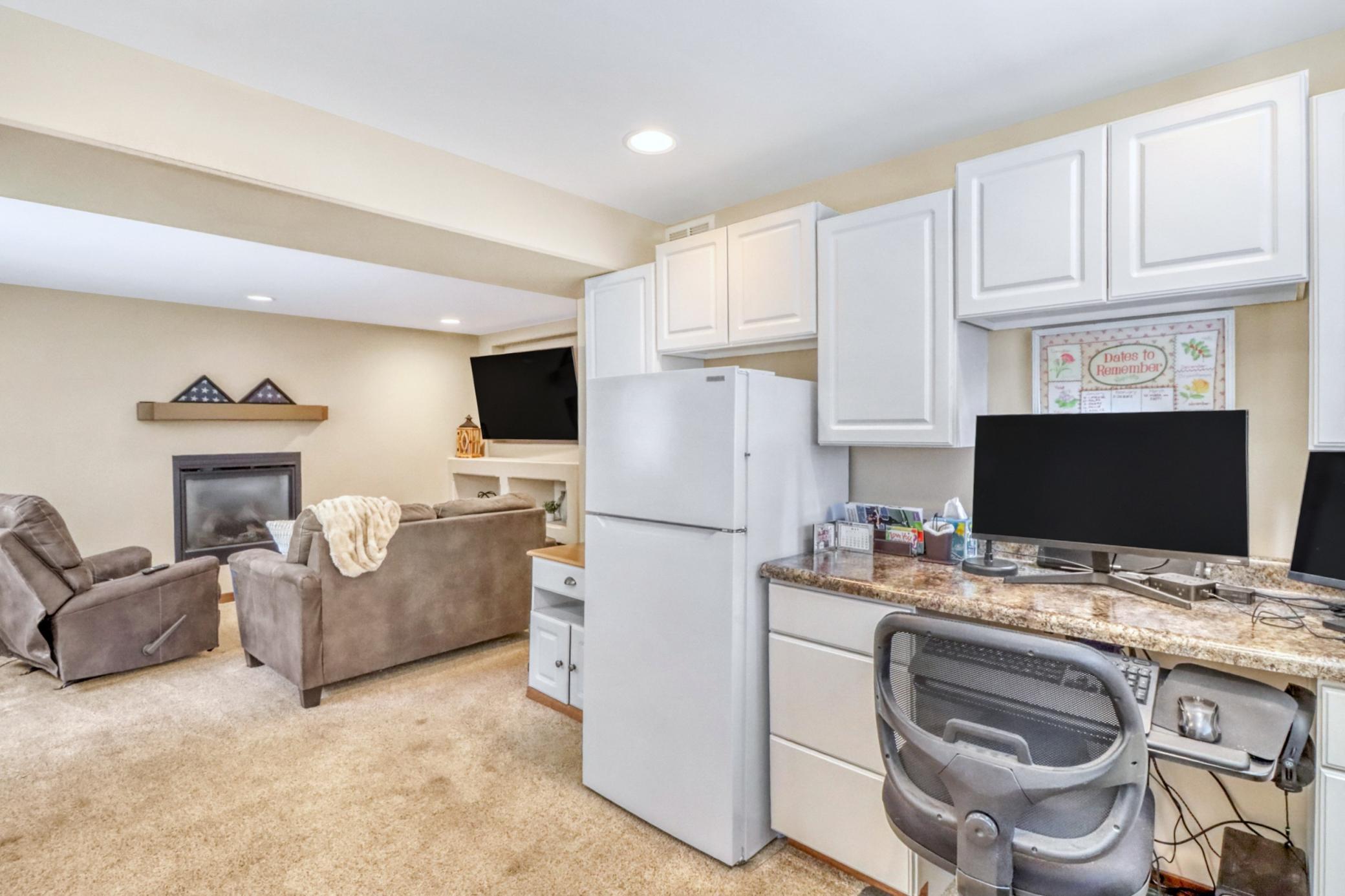 1975 single family home for sale at 409 Oakway in Moorhead, MN — 4 bed, 2 bath (photo 32 of 50)
