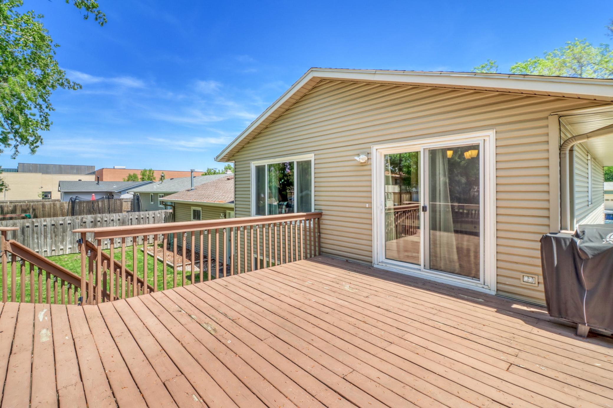 1975 single family home for sale at 409 Oakway in Moorhead, MN — 4 bed, 2 bath (photo 45 of 50)