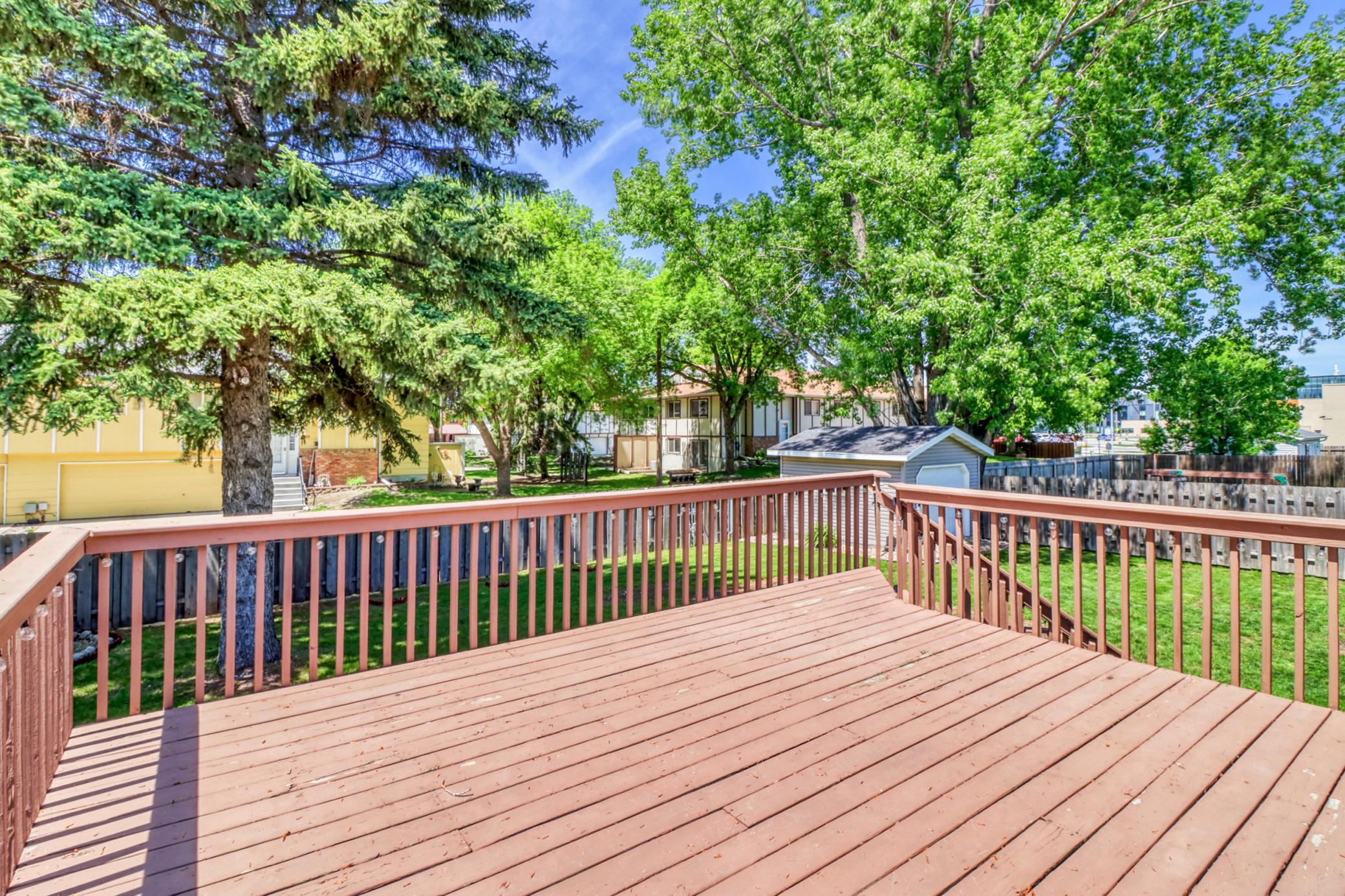 1975 single family home for sale at 409 Oakway in Moorhead, MN — 4 bed, 2 bath (photo 46 of 50)