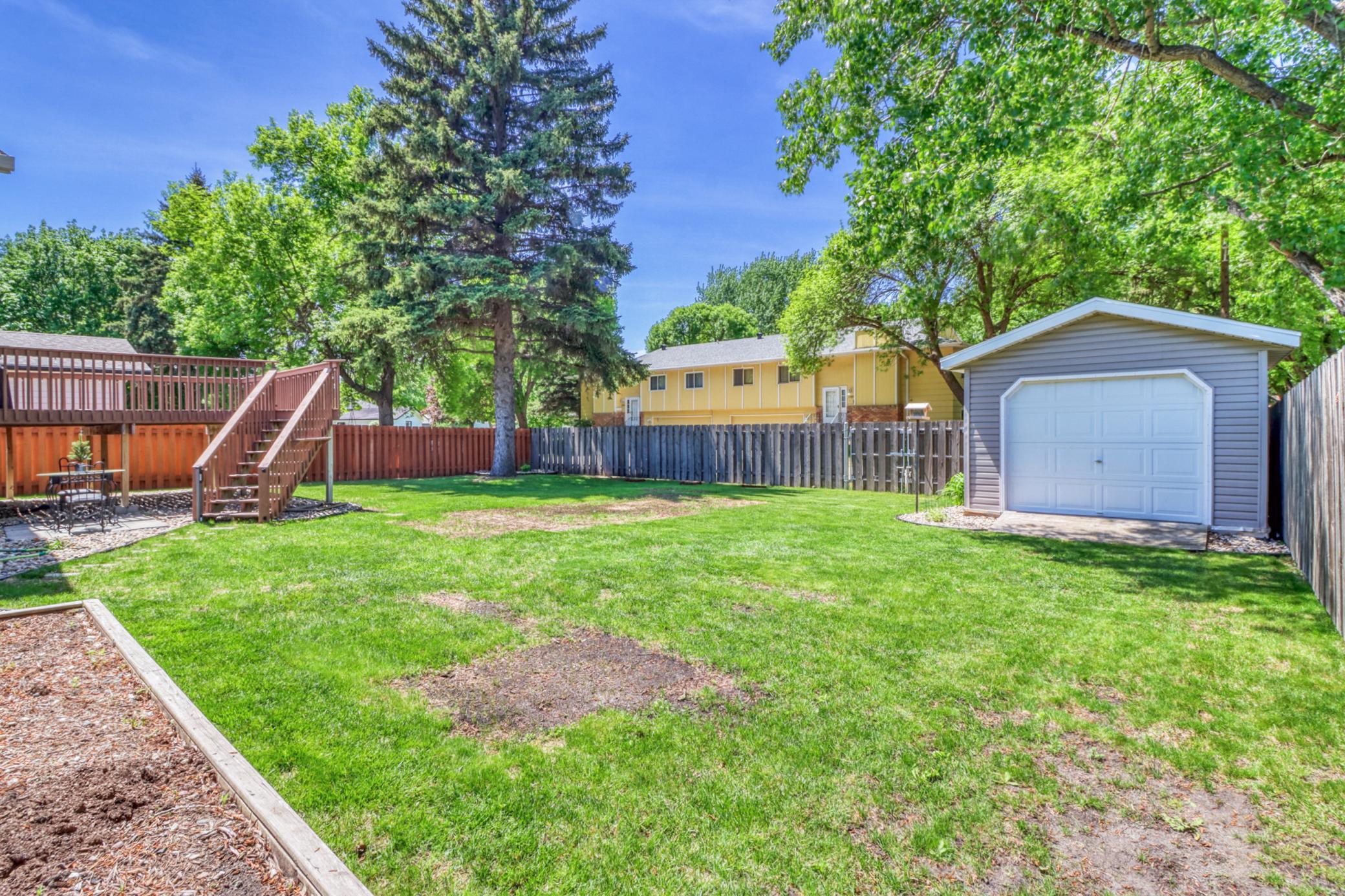 1975 single family home for sale at 409 Oakway in Moorhead, MN — 4 bed, 2 bath (photo 47 of 50)