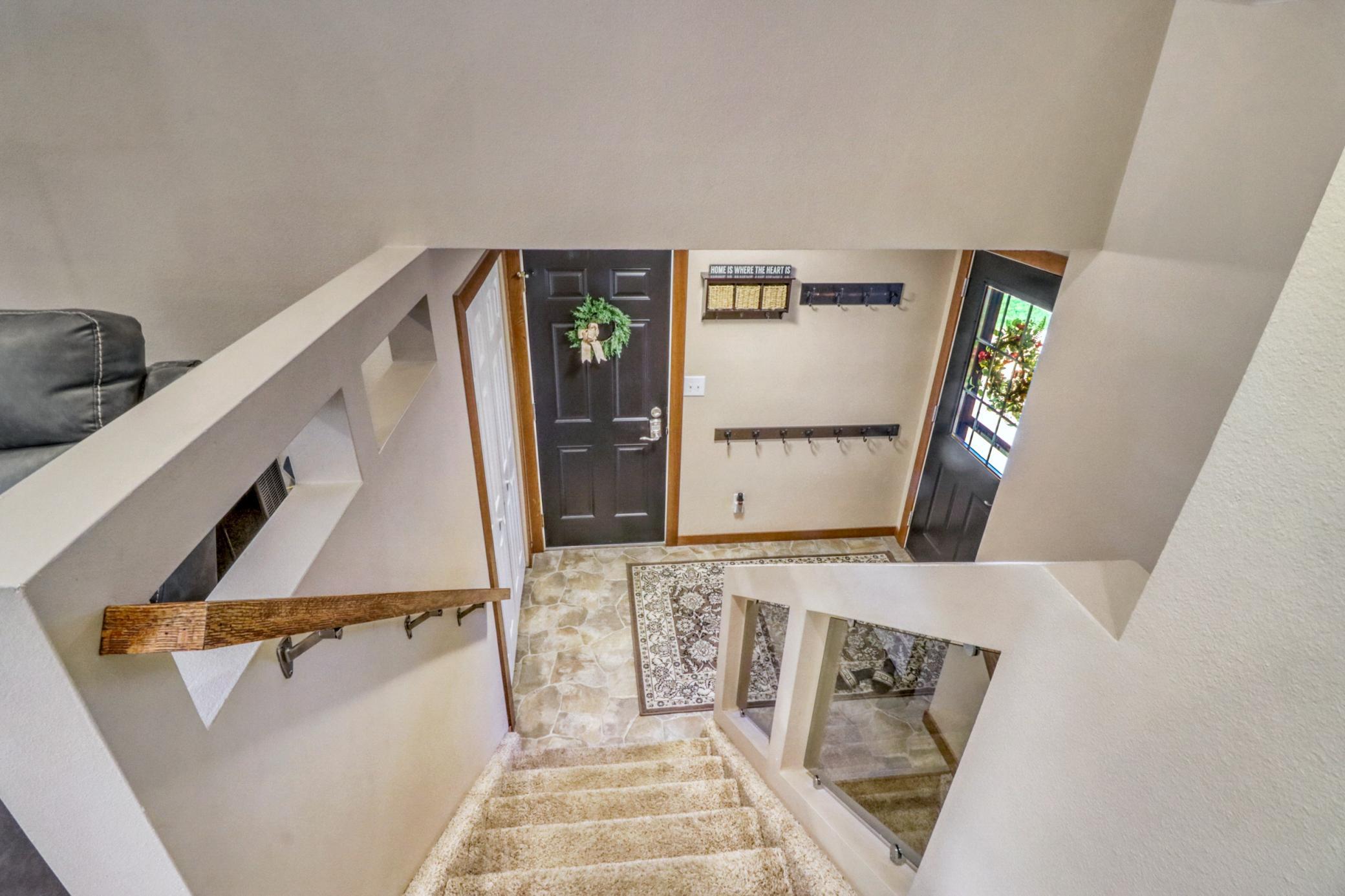 1975 single family home for sale at 409 Oakway in Moorhead, MN — 4 bed, 2 bath (photo 8 of 50)