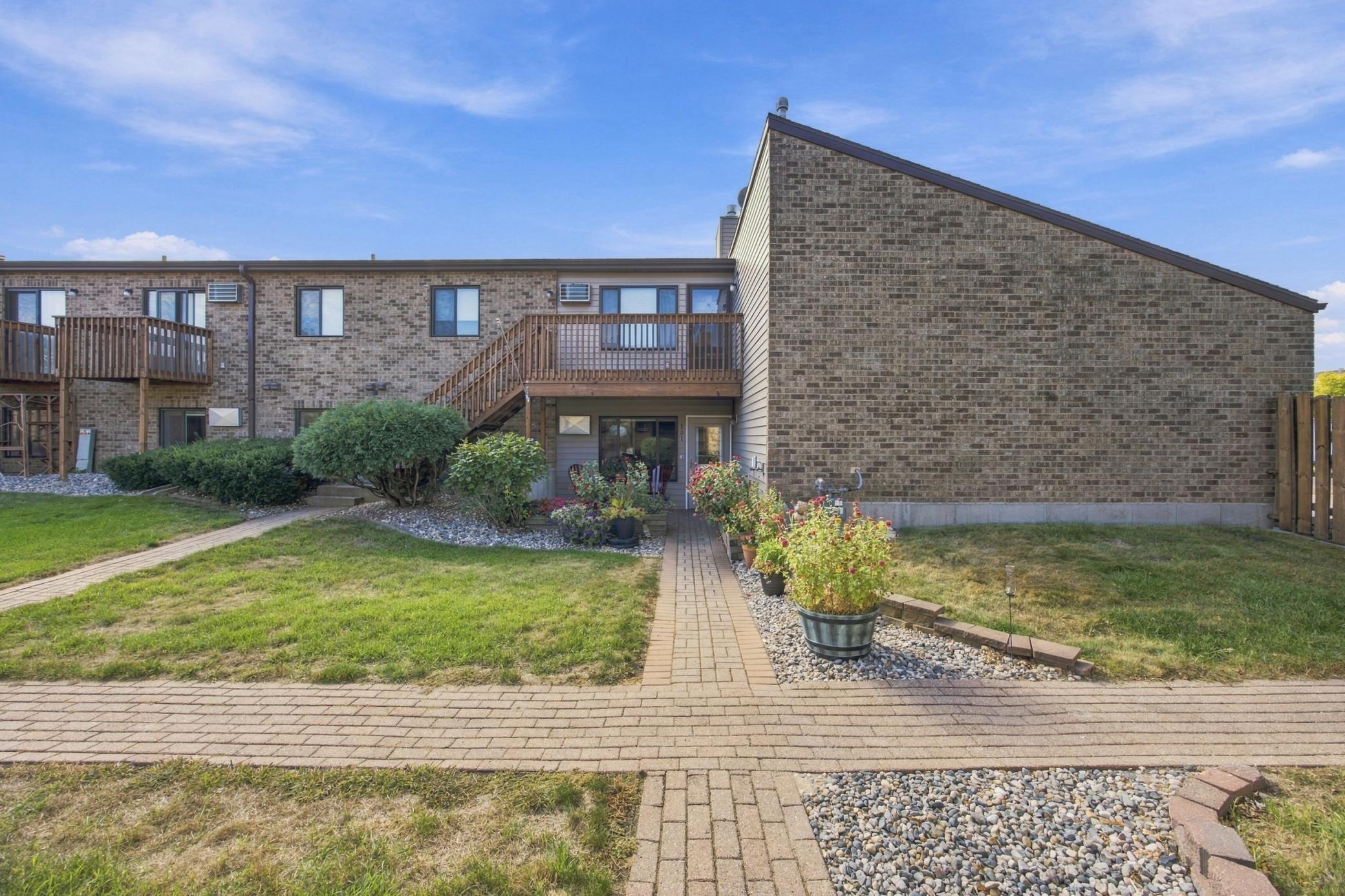 1986 condo for sale at 1530 35th Street S, Unit A-101 in Fargo, ND — 3 bed, 2 bath
