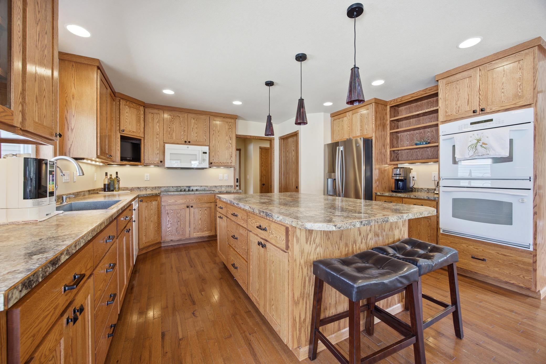 2012 single family home for sale at 965 18th Avenue Circle N in Moorhead, MN — 6 bed, 5 bath (photo 12 of 64)