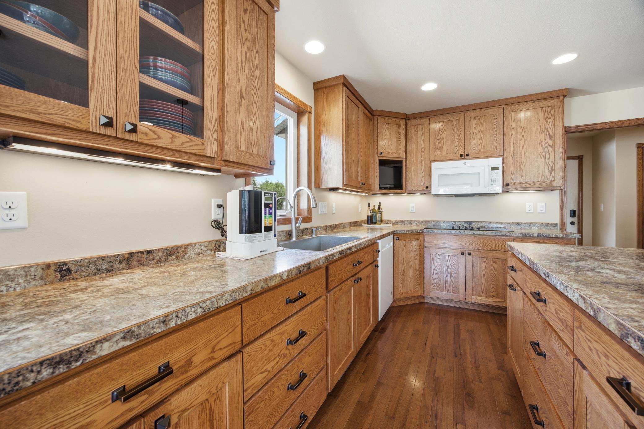 2012 single family home for sale at 965 18th Avenue Circle N in Moorhead, MN — 6 bed, 5 bath (photo 16 of 64)