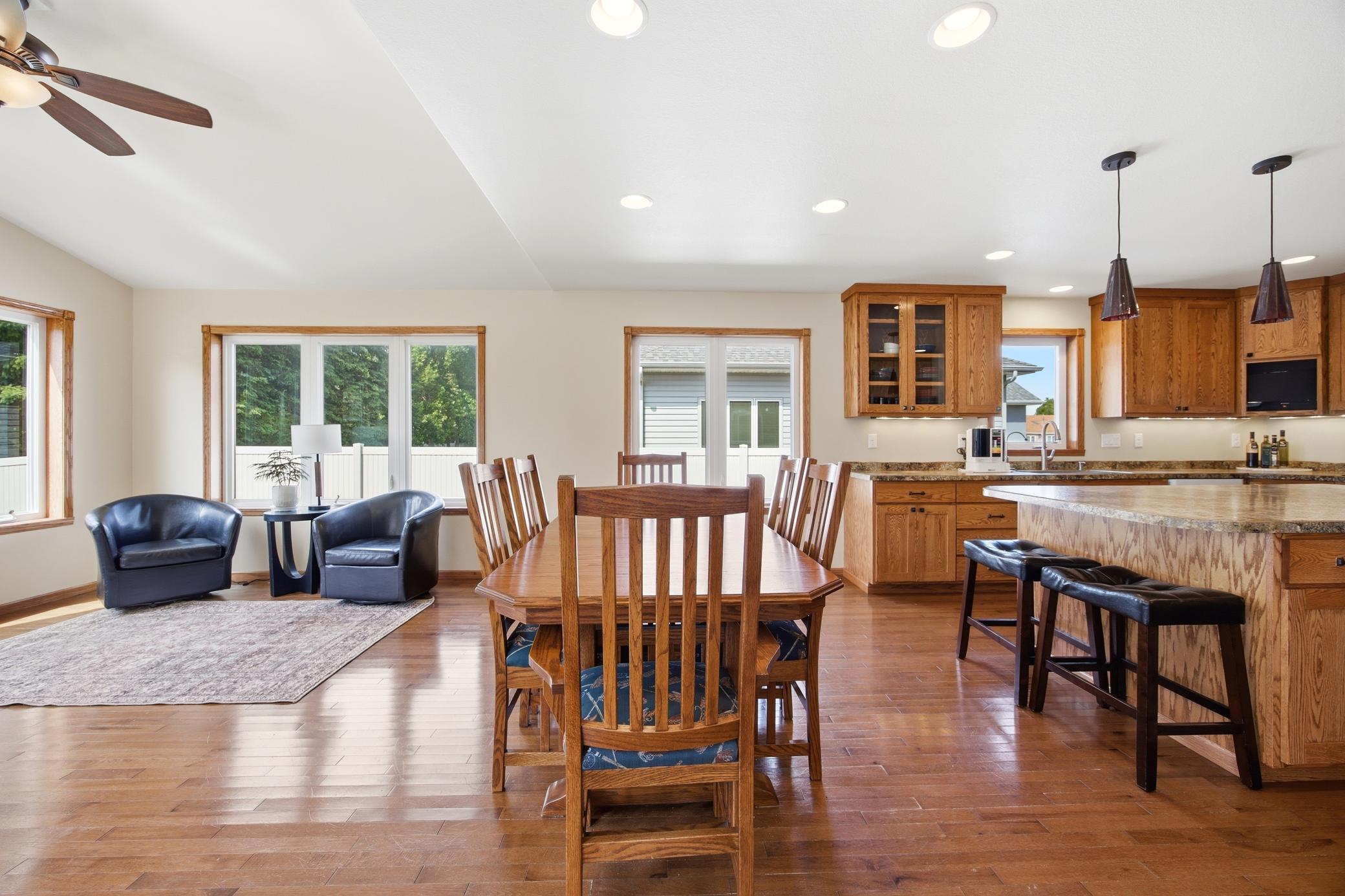 2012 single family home for sale at 965 18th Avenue Circle N in Moorhead, MN — 6 bed, 5 bath (photo 18 of 64)