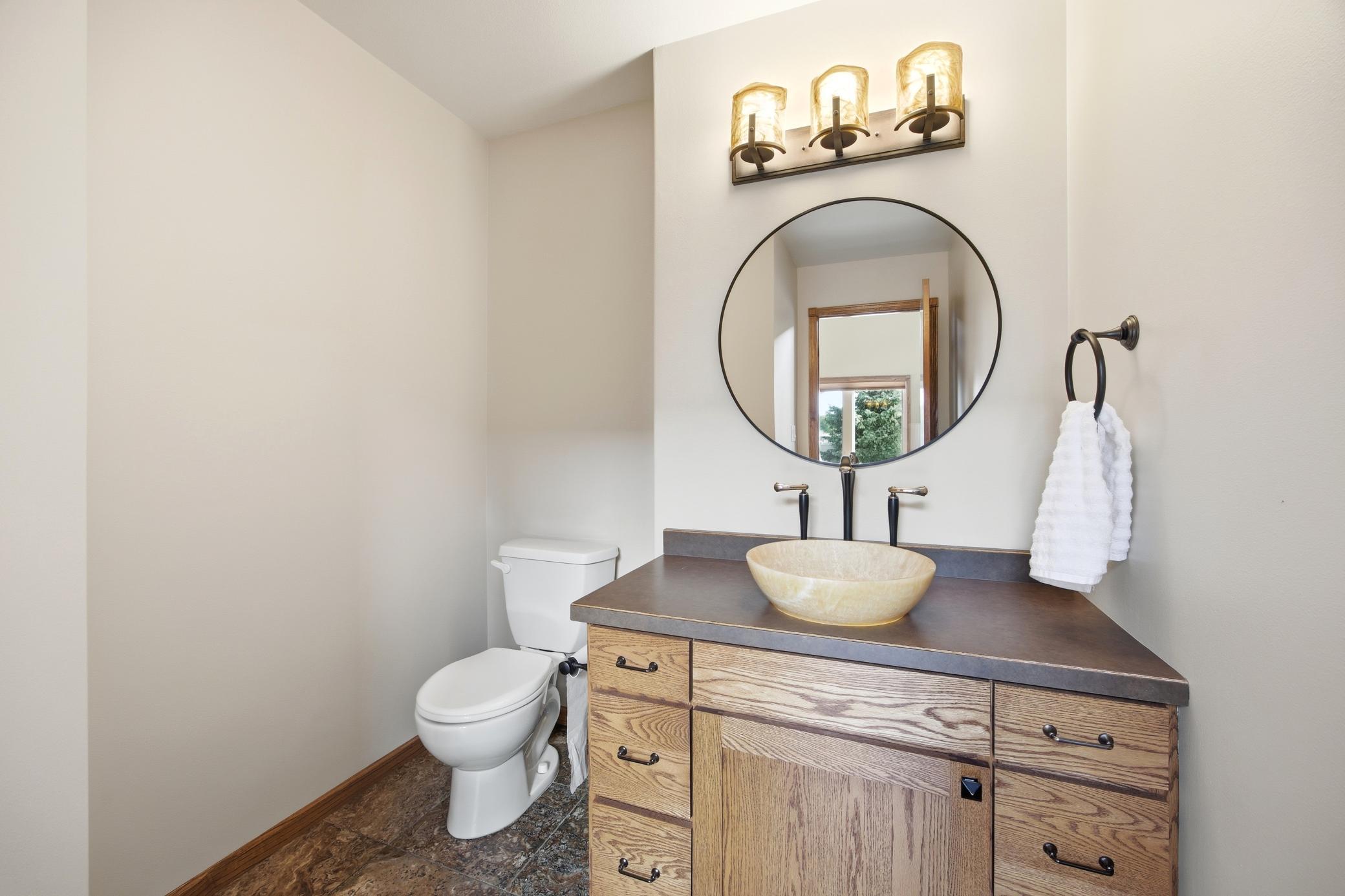 2012 single family home for sale at 965 18th Avenue Circle N in Moorhead, MN — 6 bed, 5 bath (photo 21 of 64)