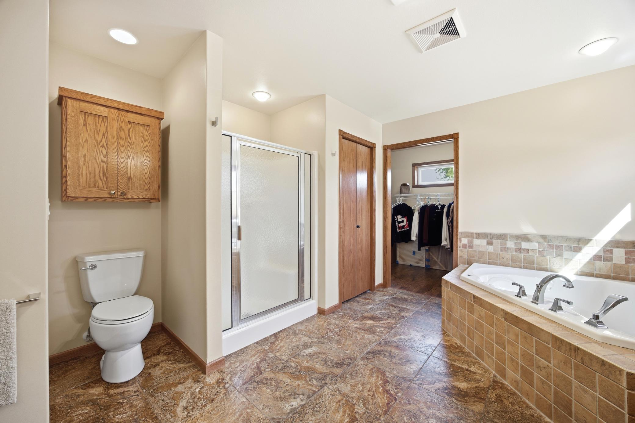 2012 single family home for sale at 965 18th Avenue Circle N in Moorhead, MN — 6 bed, 5 bath (photo 26 of 64)