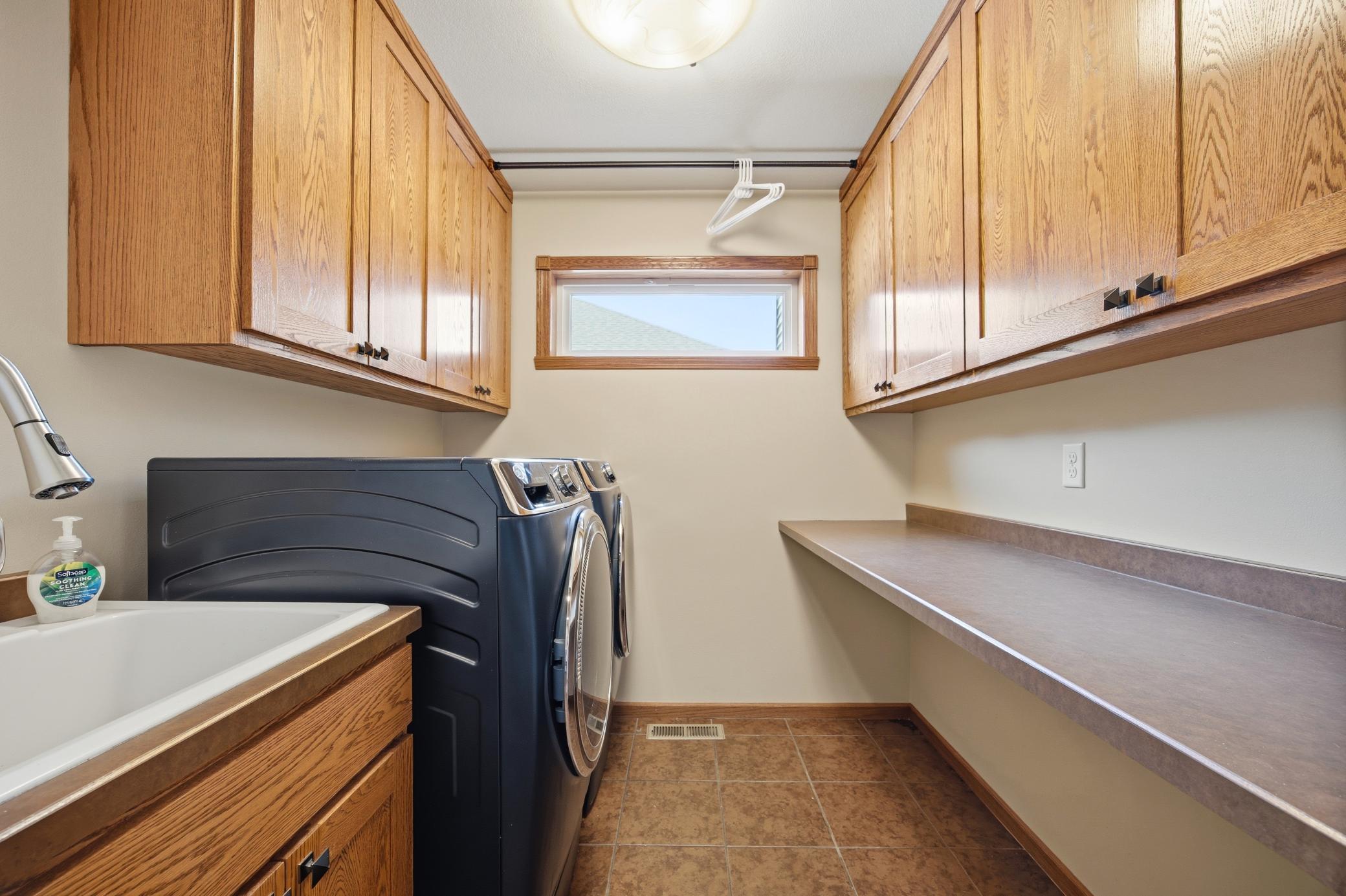 2012 single family home for sale at 965 18th Avenue Circle N in Moorhead, MN — 6 bed, 5 bath (photo 28 of 64)