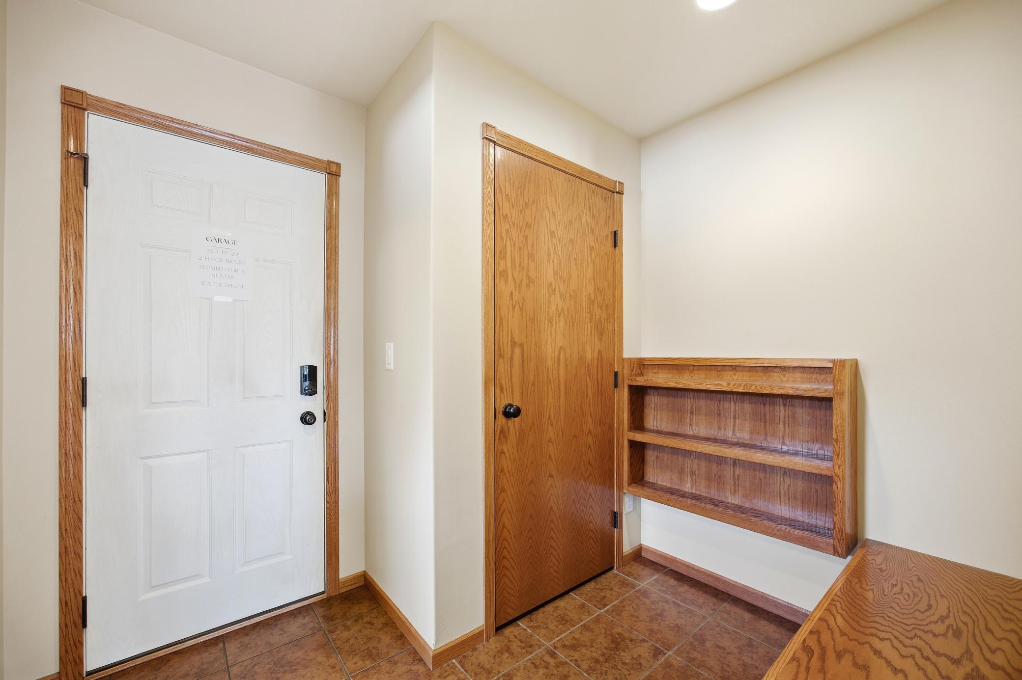 2012 single family home for sale at 965 18th Avenue Circle N in Moorhead, MN — 6 bed, 5 bath (photo 29 of 64)