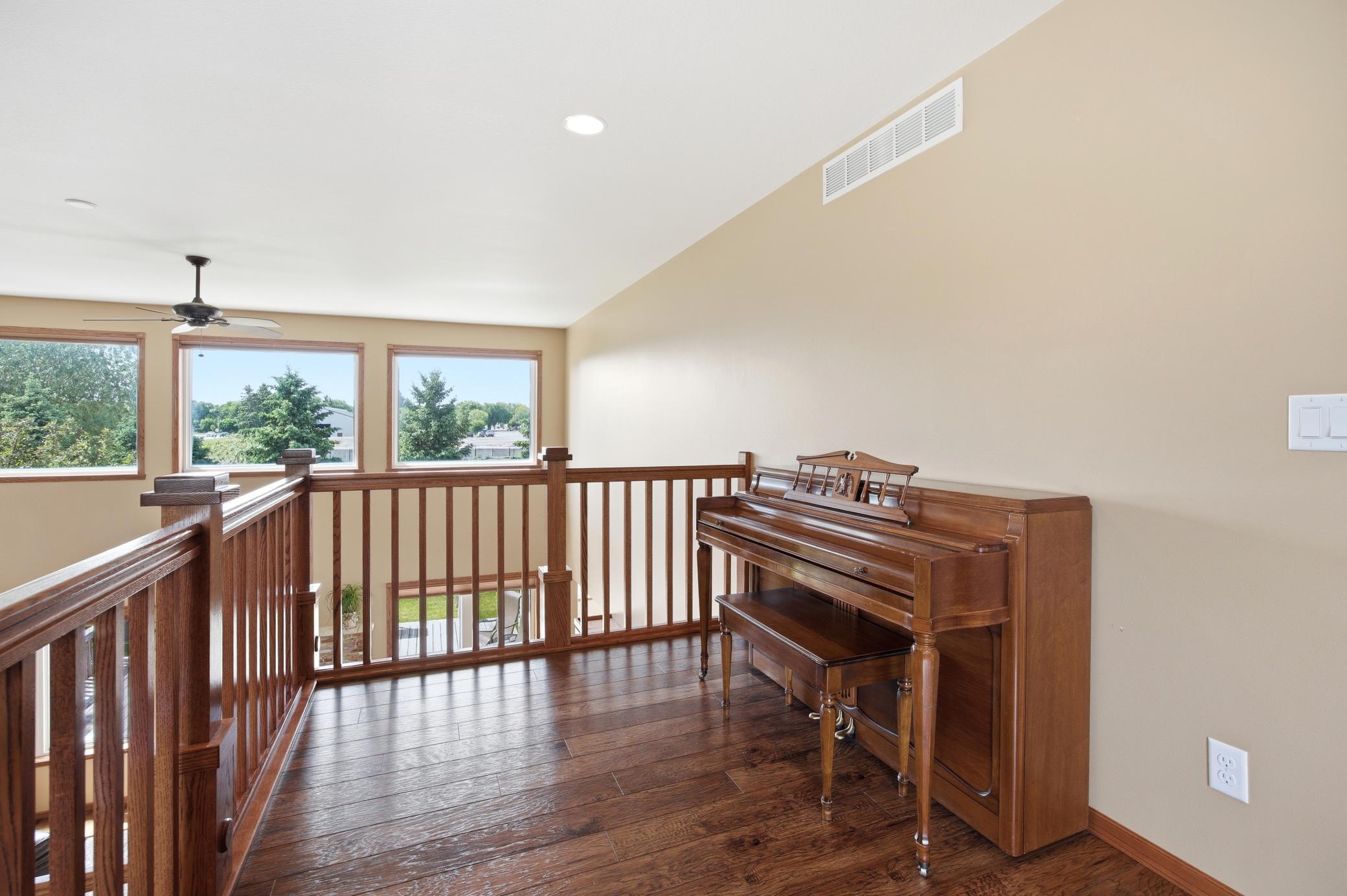 2012 single family home for sale at 965 18th Avenue Circle N in Moorhead, MN — 6 bed, 5 bath (photo 32 of 64)