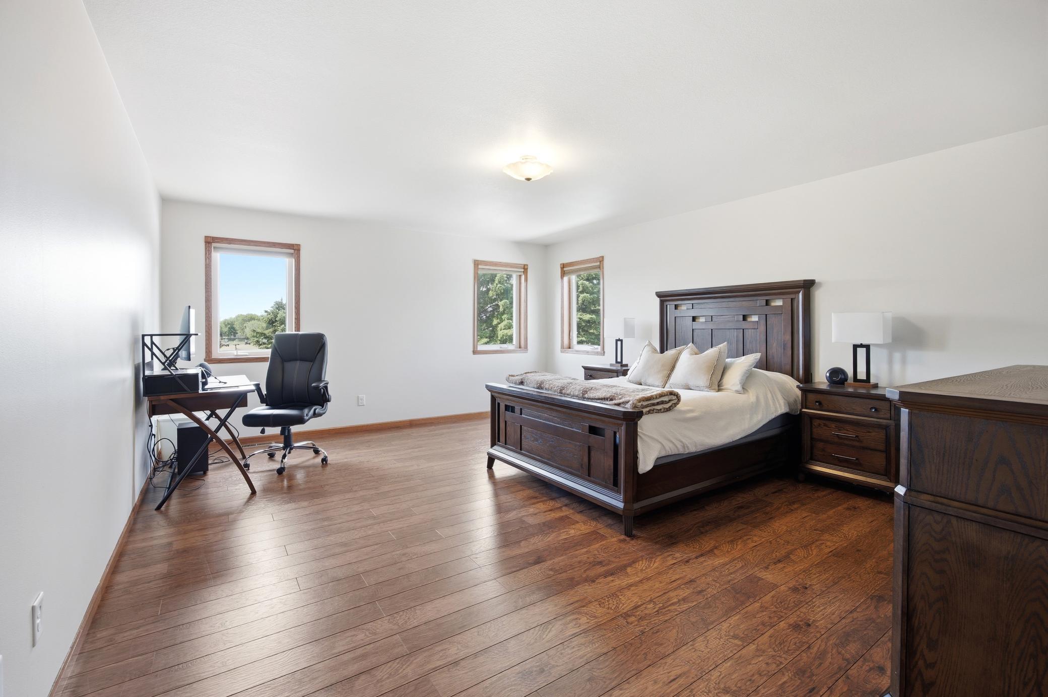 2012 single family home for sale at 965 18th Avenue Circle N in Moorhead, MN — 6 bed, 5 bath (photo 35 of 64)