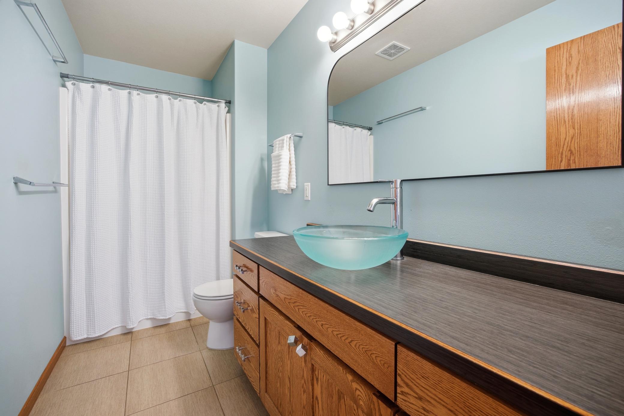 2012 single family home for sale at 965 18th Avenue Circle N in Moorhead, MN — 6 bed, 5 bath (photo 39 of 64)