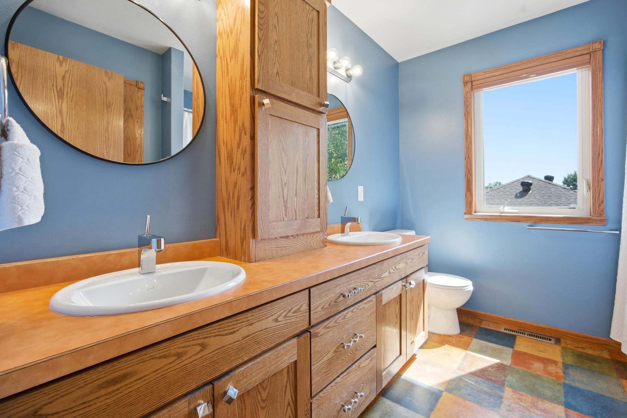 2012 single family home for sale at 965 18th Avenue Circle N in Moorhead, MN — 6 bed, 5 bath (photo 44 of 64)