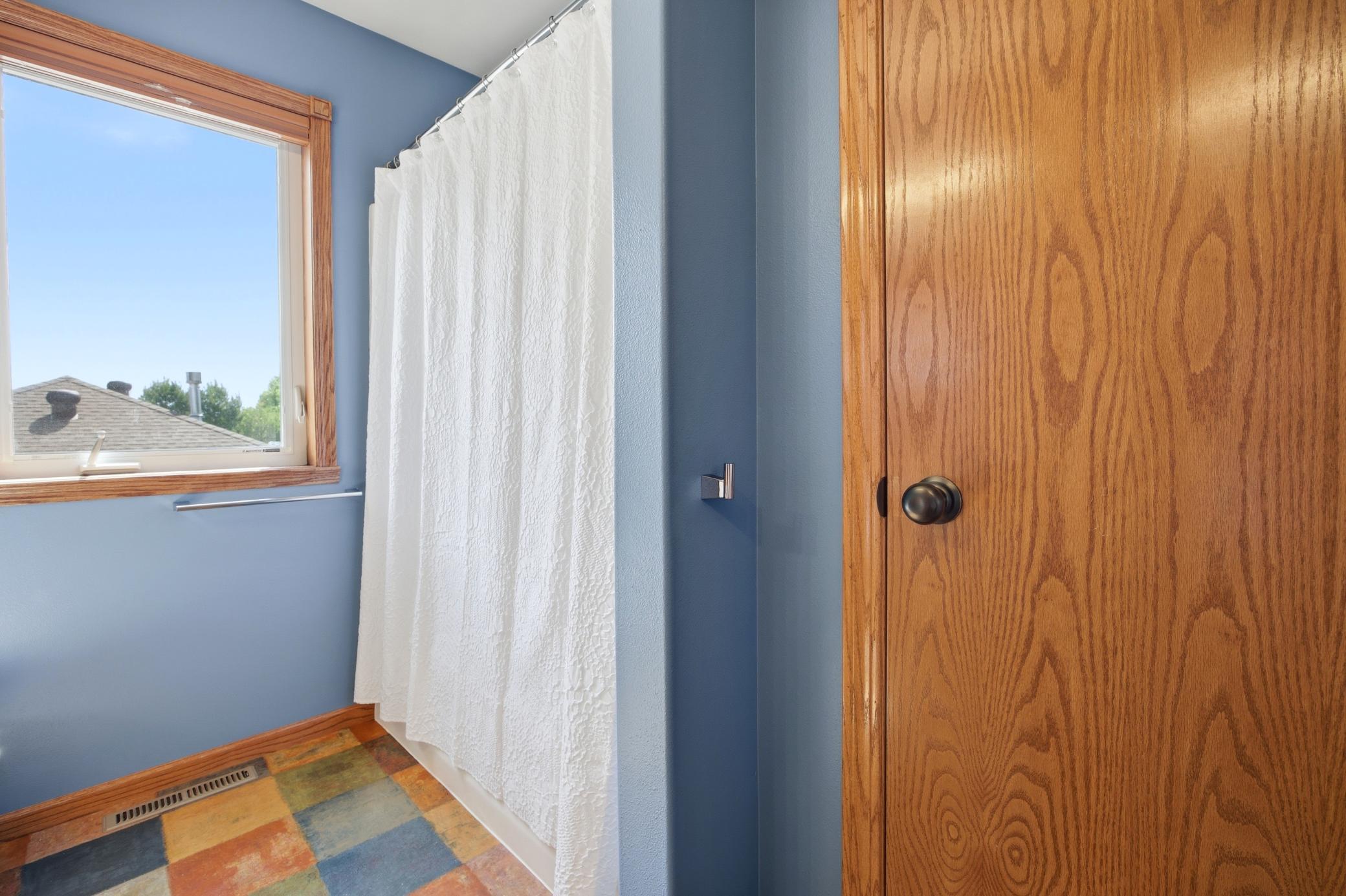 2012 single family home for sale at 965 18th Avenue Circle N in Moorhead, MN — 6 bed, 5 bath (photo 45 of 64)