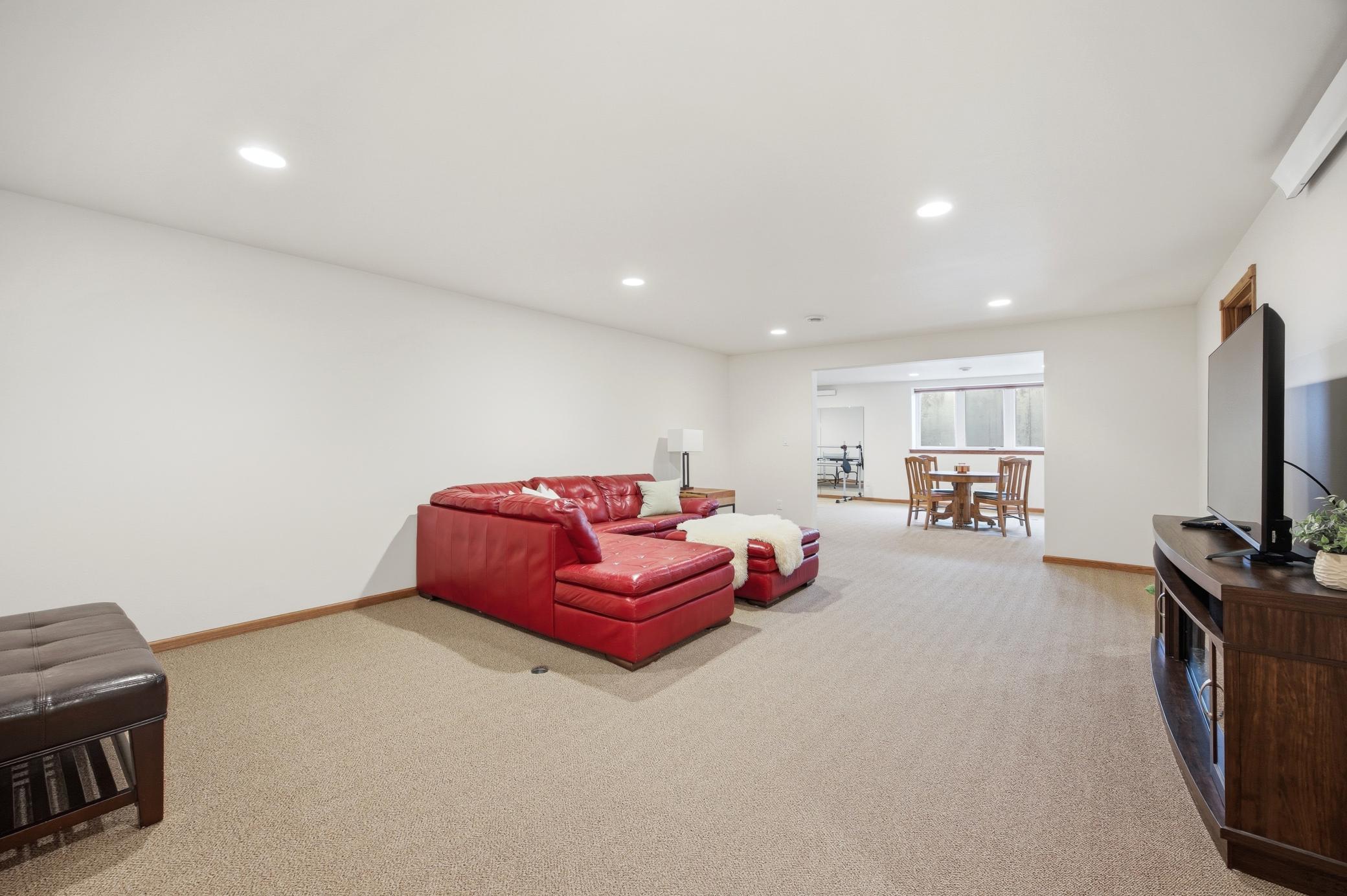 2012 single family home for sale at 965 18th Avenue Circle N in Moorhead, MN — 6 bed, 5 bath (photo 48 of 64)