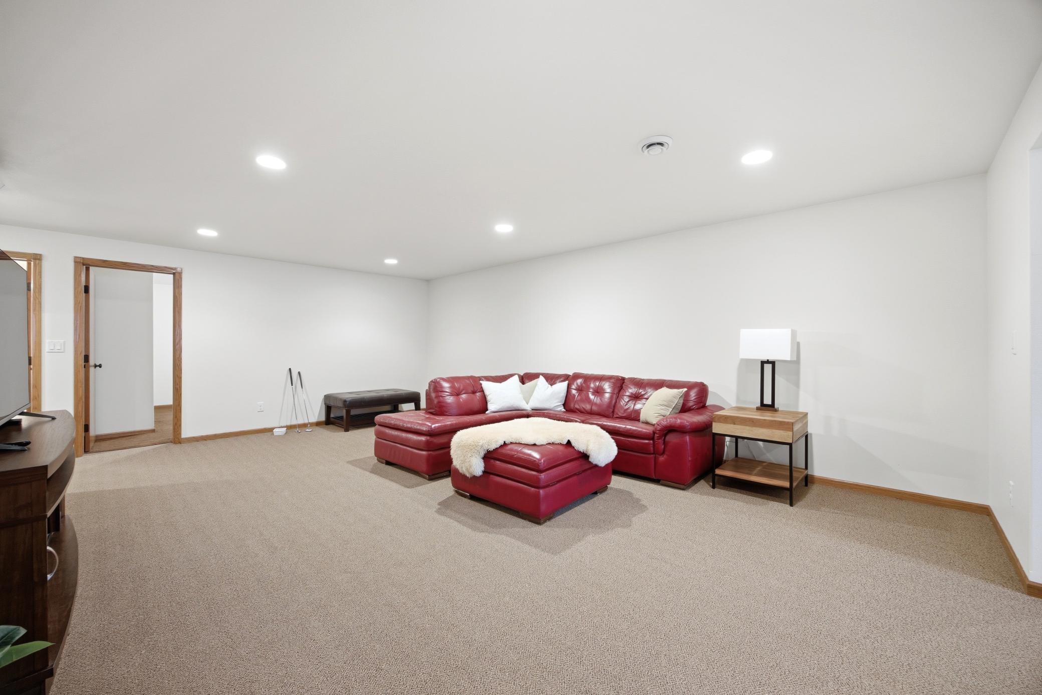 2012 single family home for sale at 965 18th Avenue Circle N in Moorhead, MN — 6 bed, 5 bath (photo 50 of 64)