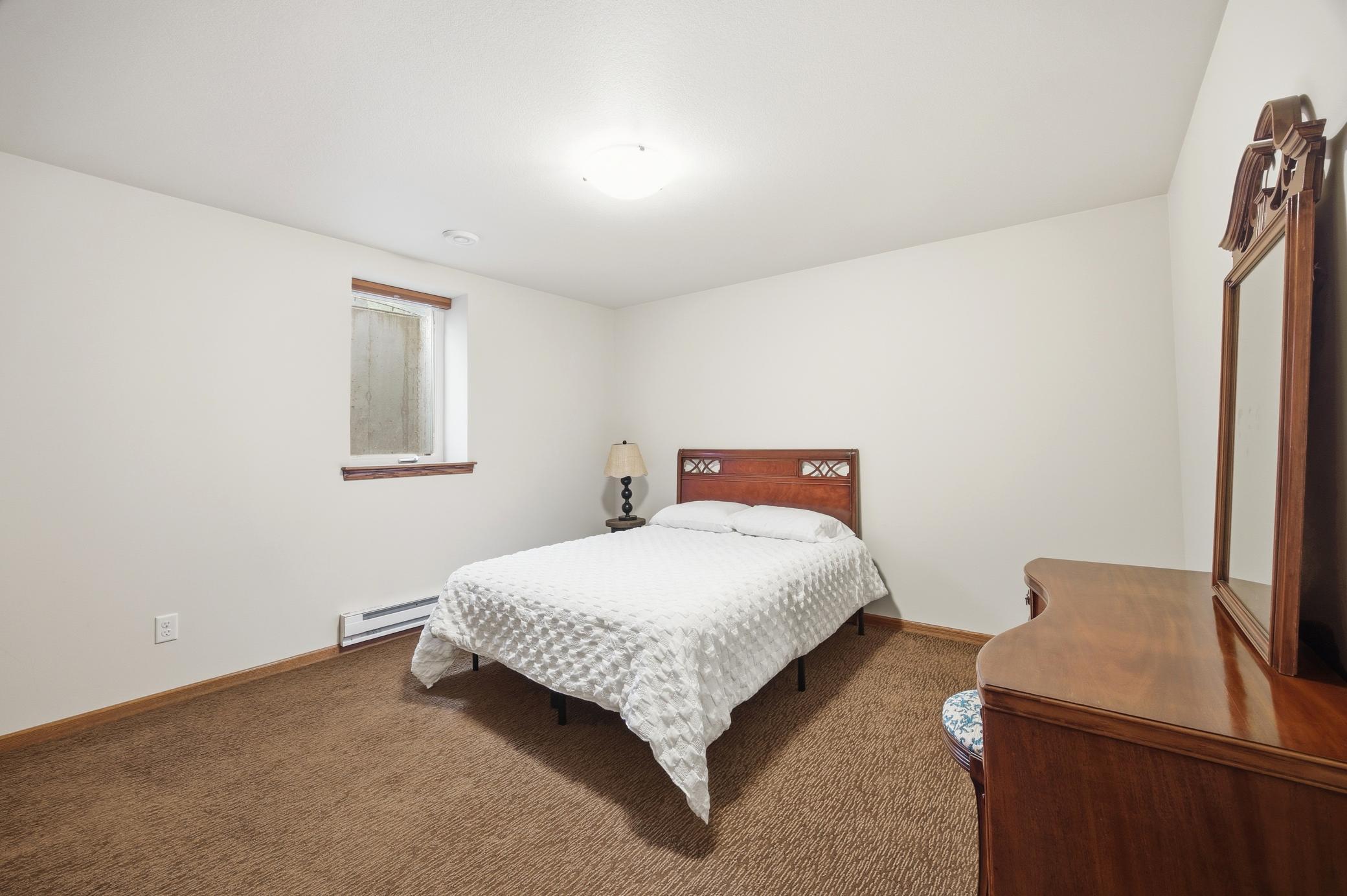 2012 single family home for sale at 965 18th Avenue Circle N in Moorhead, MN — 6 bed, 5 bath (photo 58 of 64)
