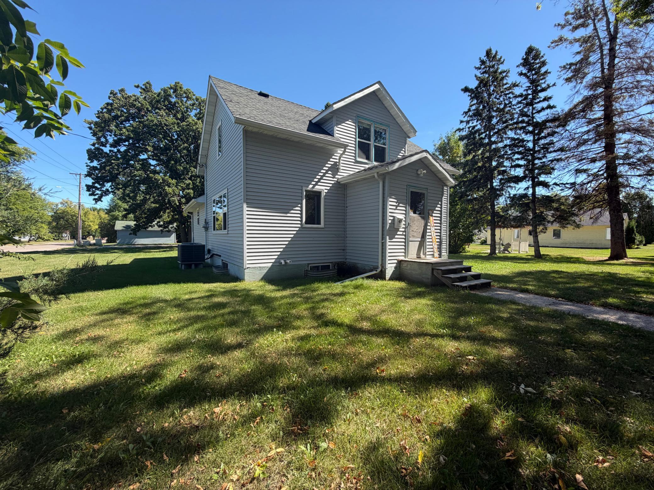 1925 single family home for sale at 424 2ND Street NW in Mahnomen, MN — 5 bed, 2 bath