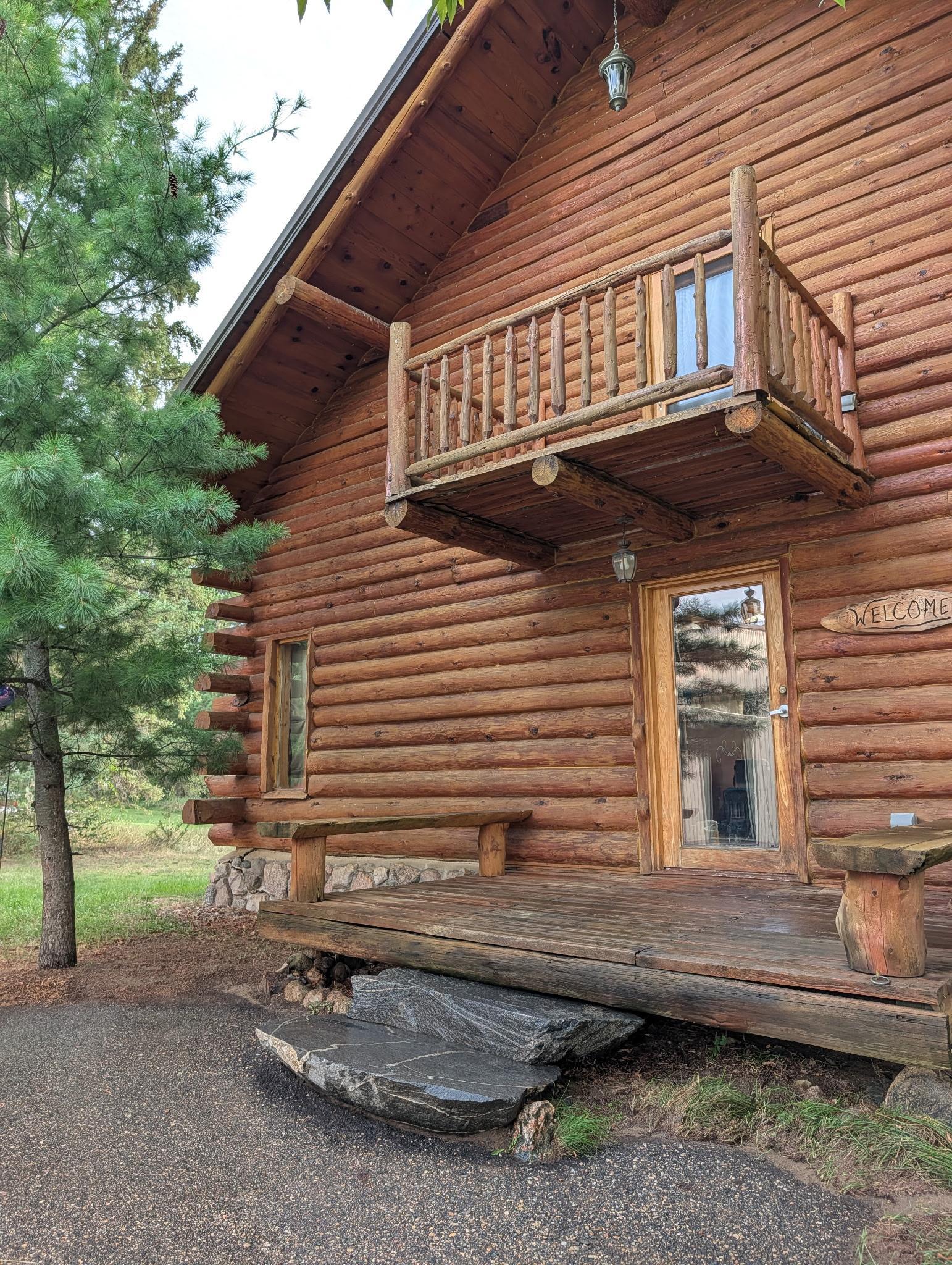 2005 single family home for sale at 910 Pine Street in Park Rapids, MN — 3 bed, 3 bath (photo 2 of 47)