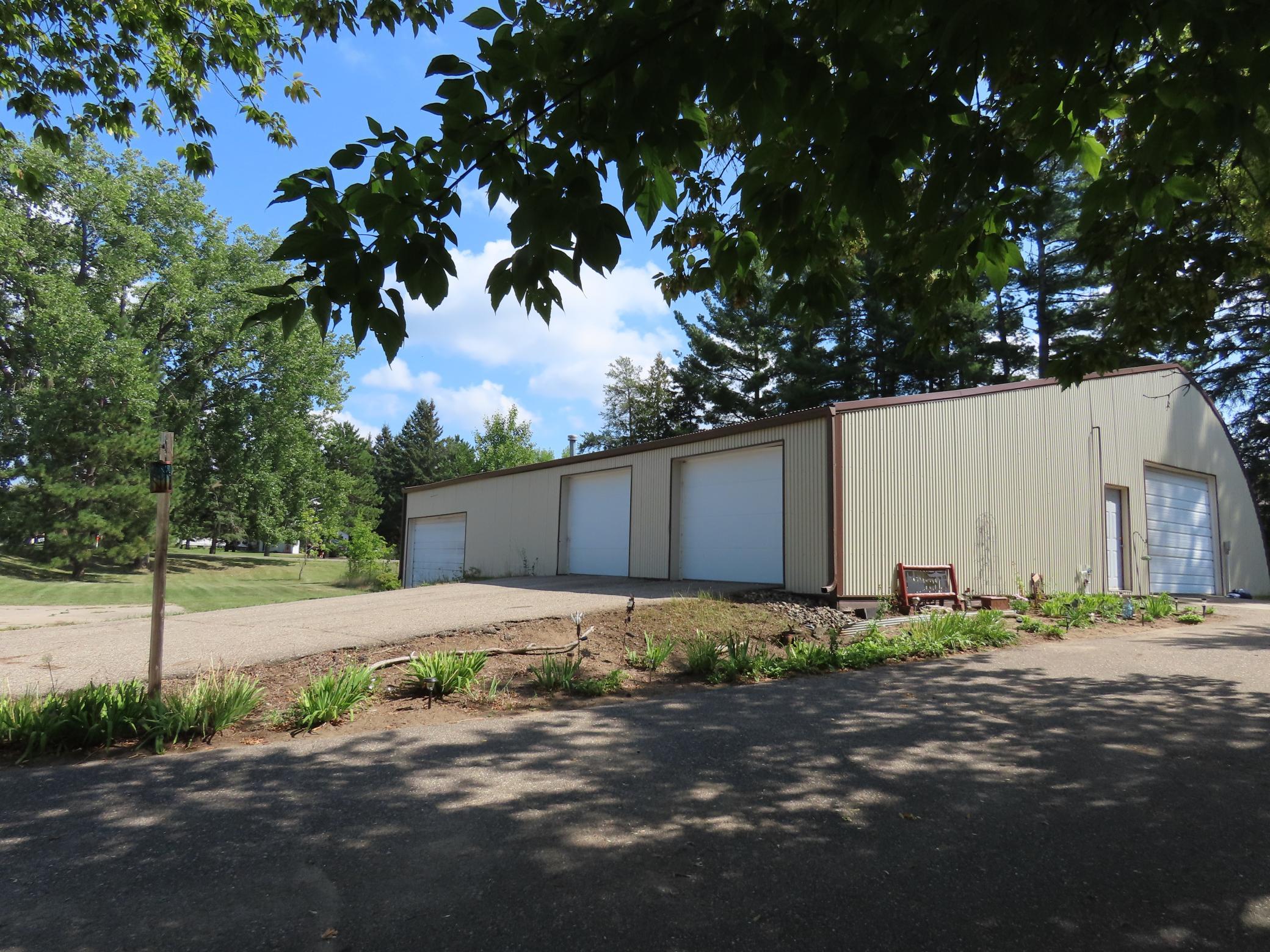 2005 single family home for sale at 910 Pine Street in Park Rapids, MN — 3 bed, 3 bath (photo 4 of 47)