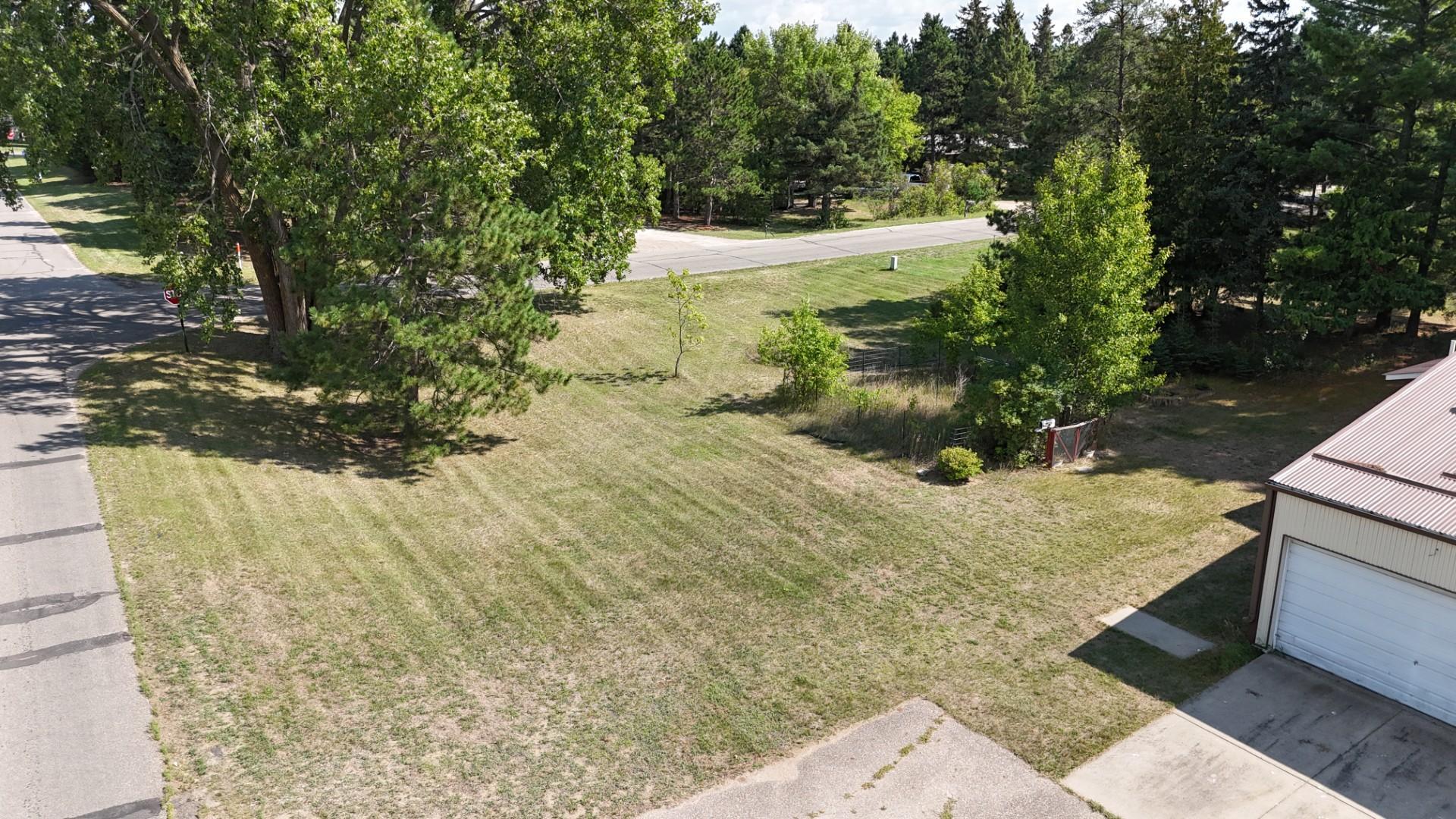 2005 single family home for sale at 910 Pine Street in Park Rapids, MN — 3 bed, 3 bath (photo 37 of 47)