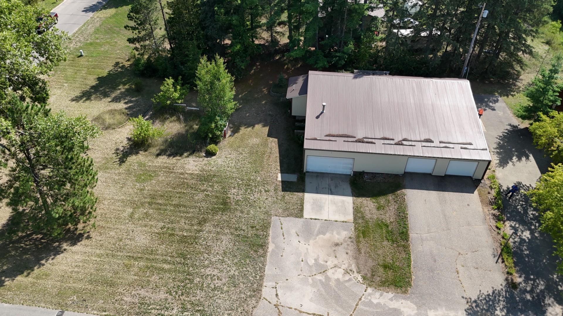 2005 single family home for sale at 910 Pine Street in Park Rapids, MN — 3 bed, 3 bath (photo 6 of 47)