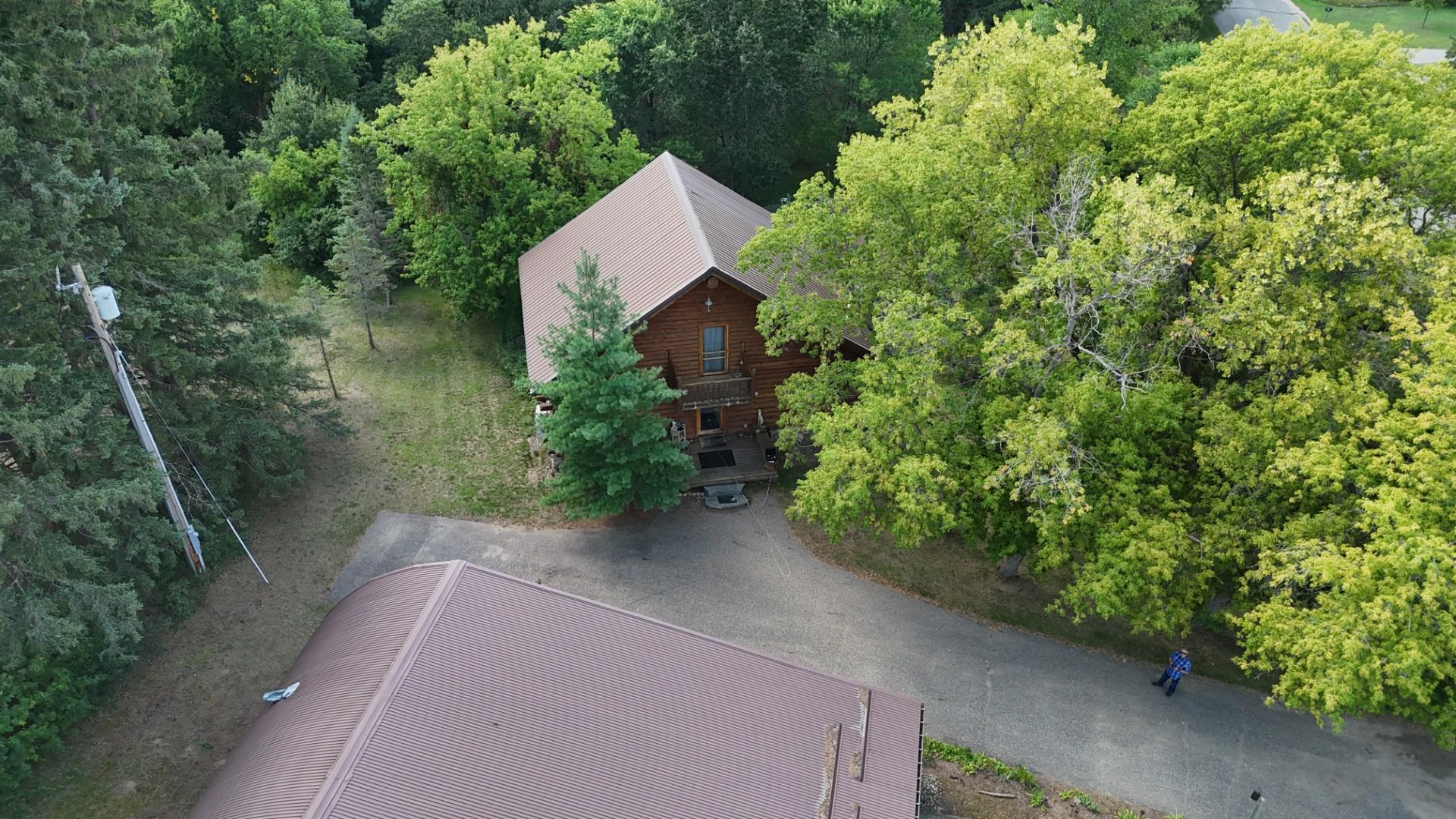 2005 single family home for sale at 910 Pine Street in Park Rapids, MN — 3 bed, 3 bath (photo 7 of 47)