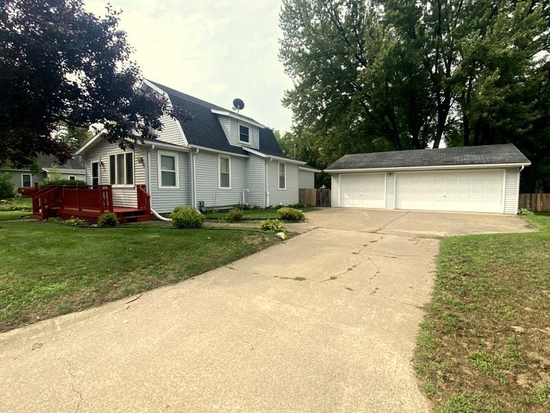 1902 single family home for sale at 709 6th Avenue NE in Brainerd, MN — 3 bed, 1 bath (photo 2 of 18)